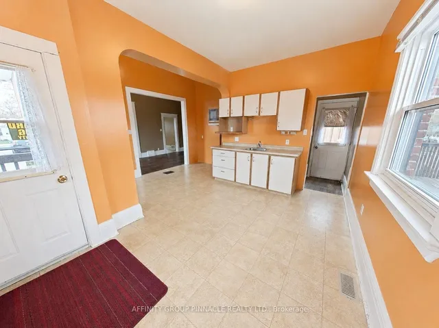 170 Queen St, Kawartha Lakes 4