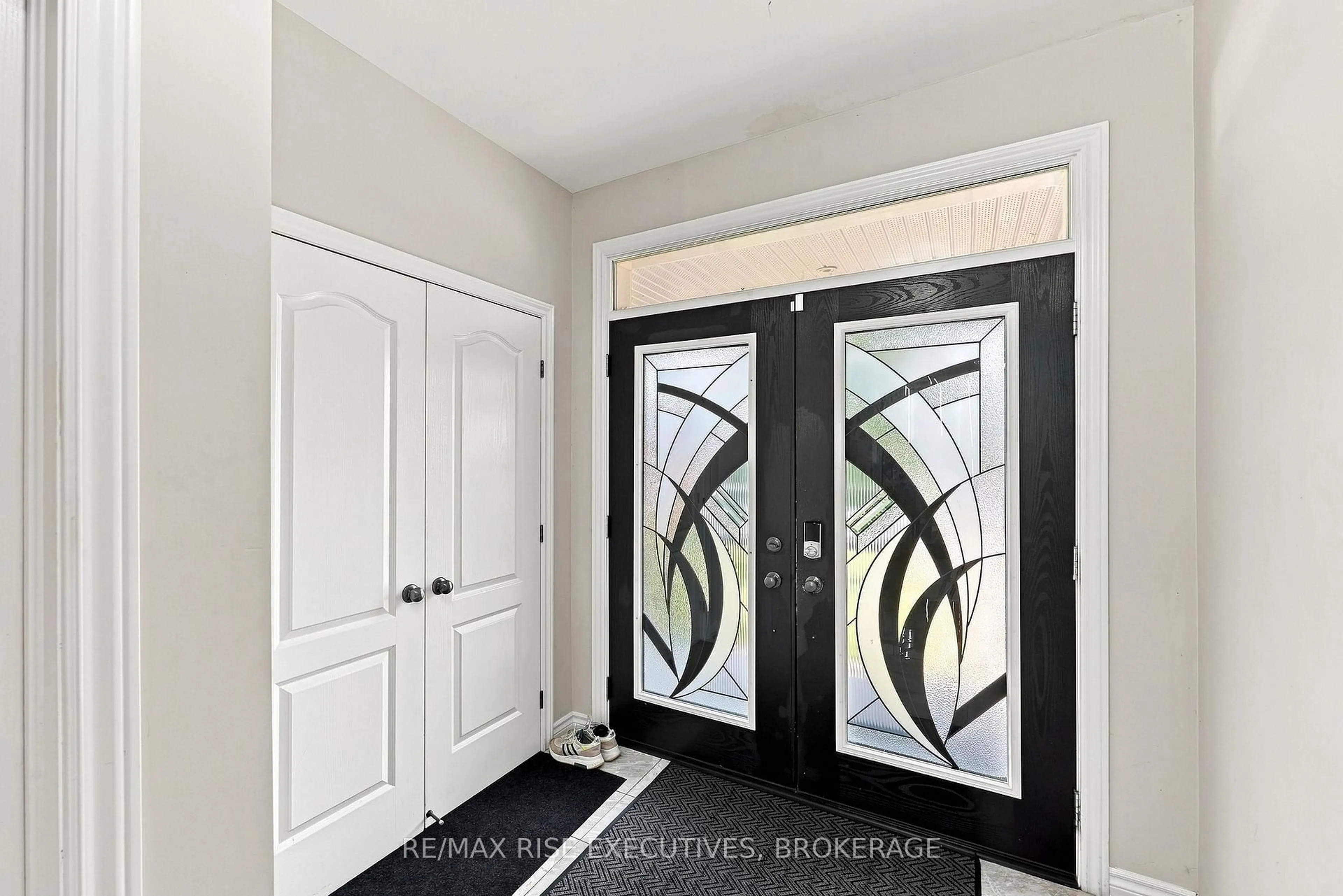 Indoor entryway for 645 Gwen Ave, Kingston Ontario K7P 0M2