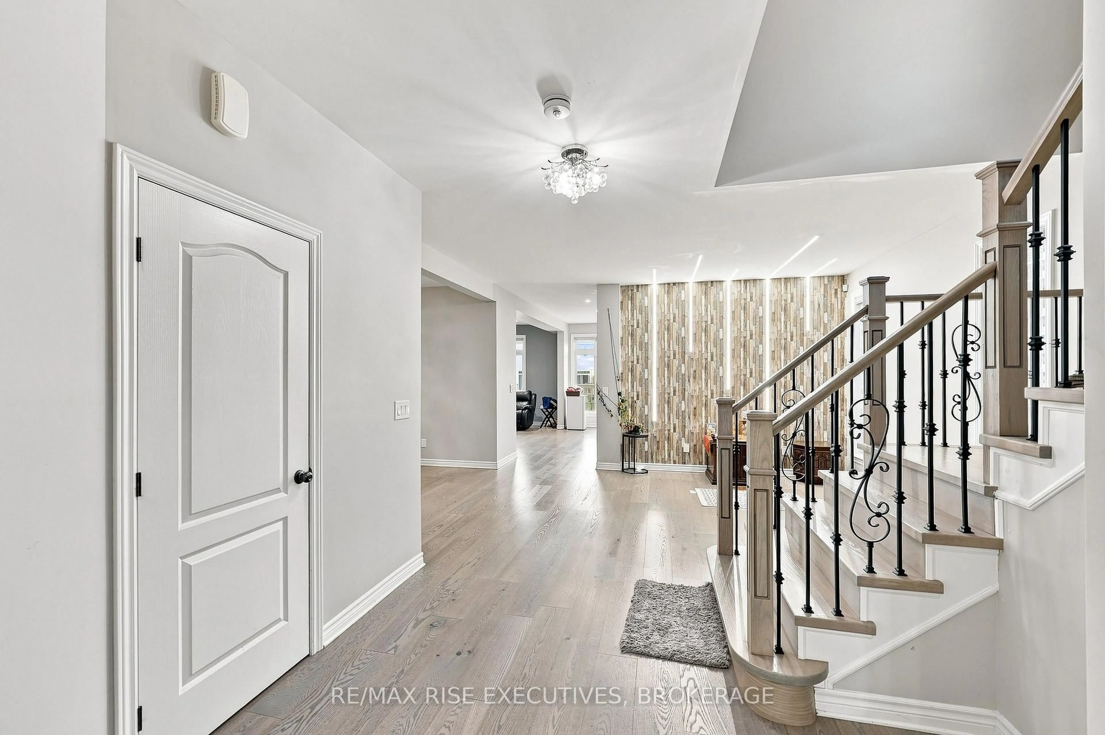 Indoor entryway for 645 Gwen Ave, Kingston Ontario K7P 0M2