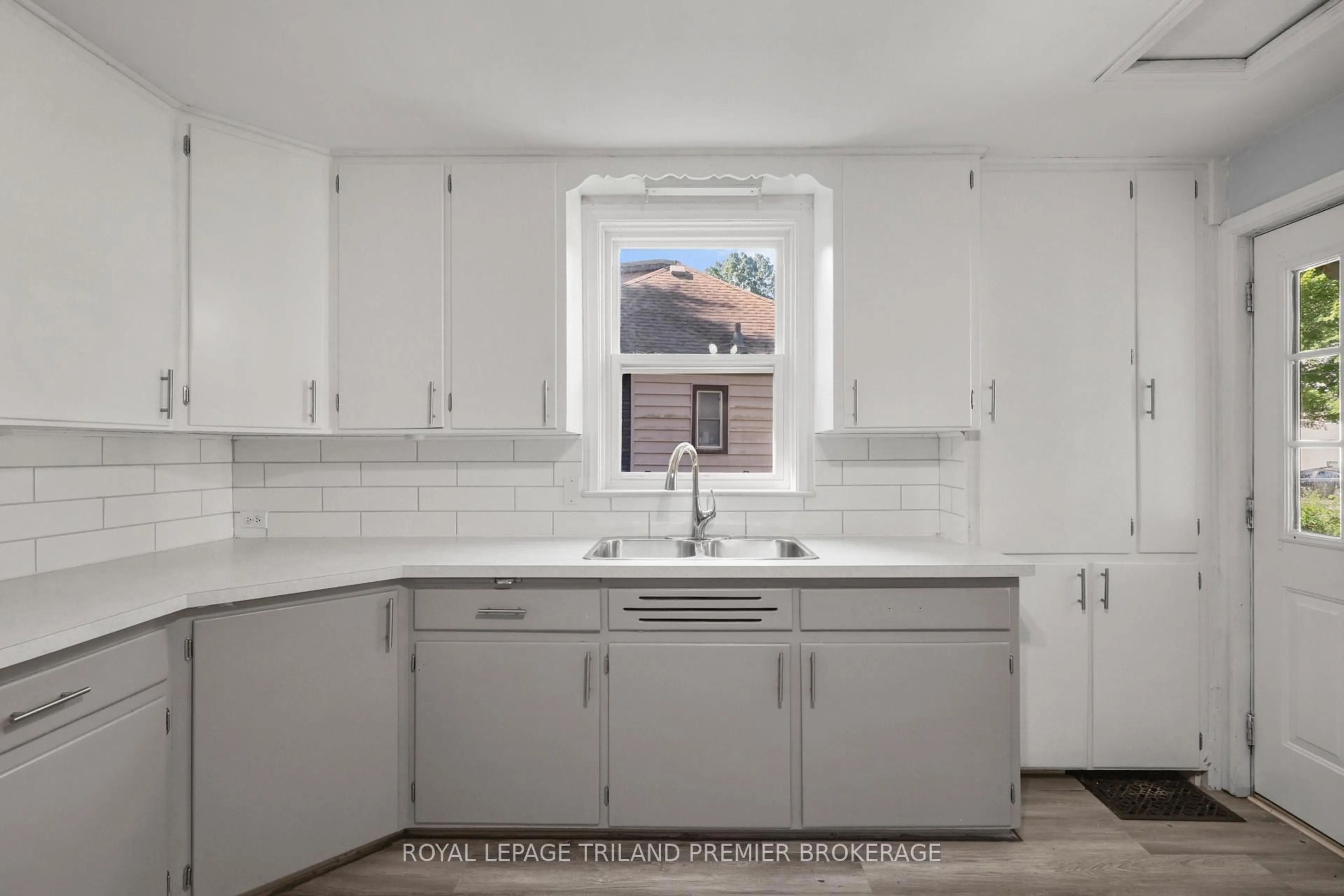 Standard kitchen, ceramic/tile floor for 12 Orchard St, London South Ontario N6J 2R3