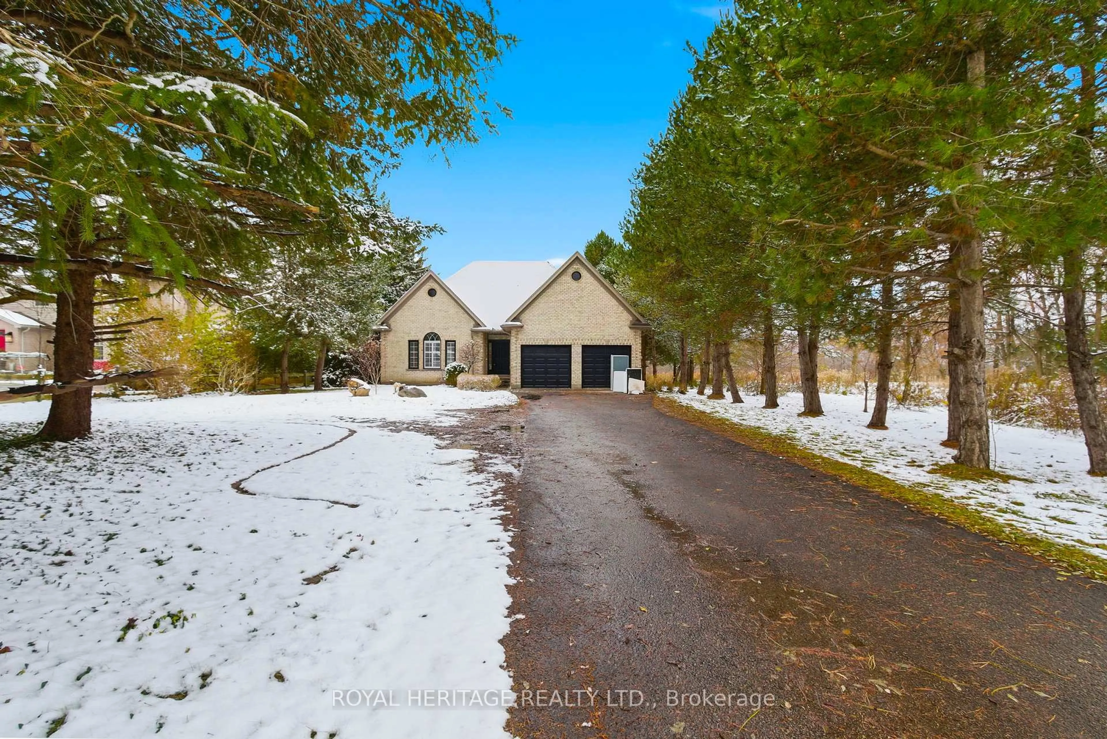 A pic from outside/outdoor area/front of a property/back of a property/a pic from drone, unknown for 1401 Westdel Bourne St, London South Ontario N6K 4R1