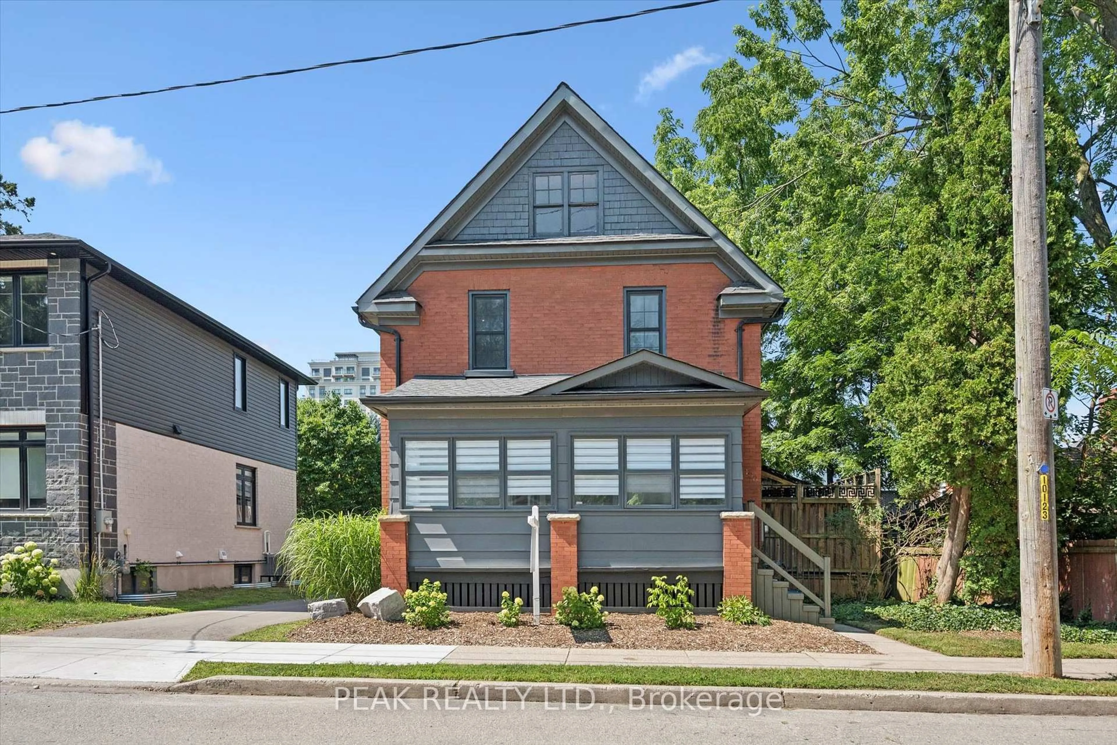 Home with brick exterior material, street for 100 Dawson St, Waterloo Ontario N2L 1R4