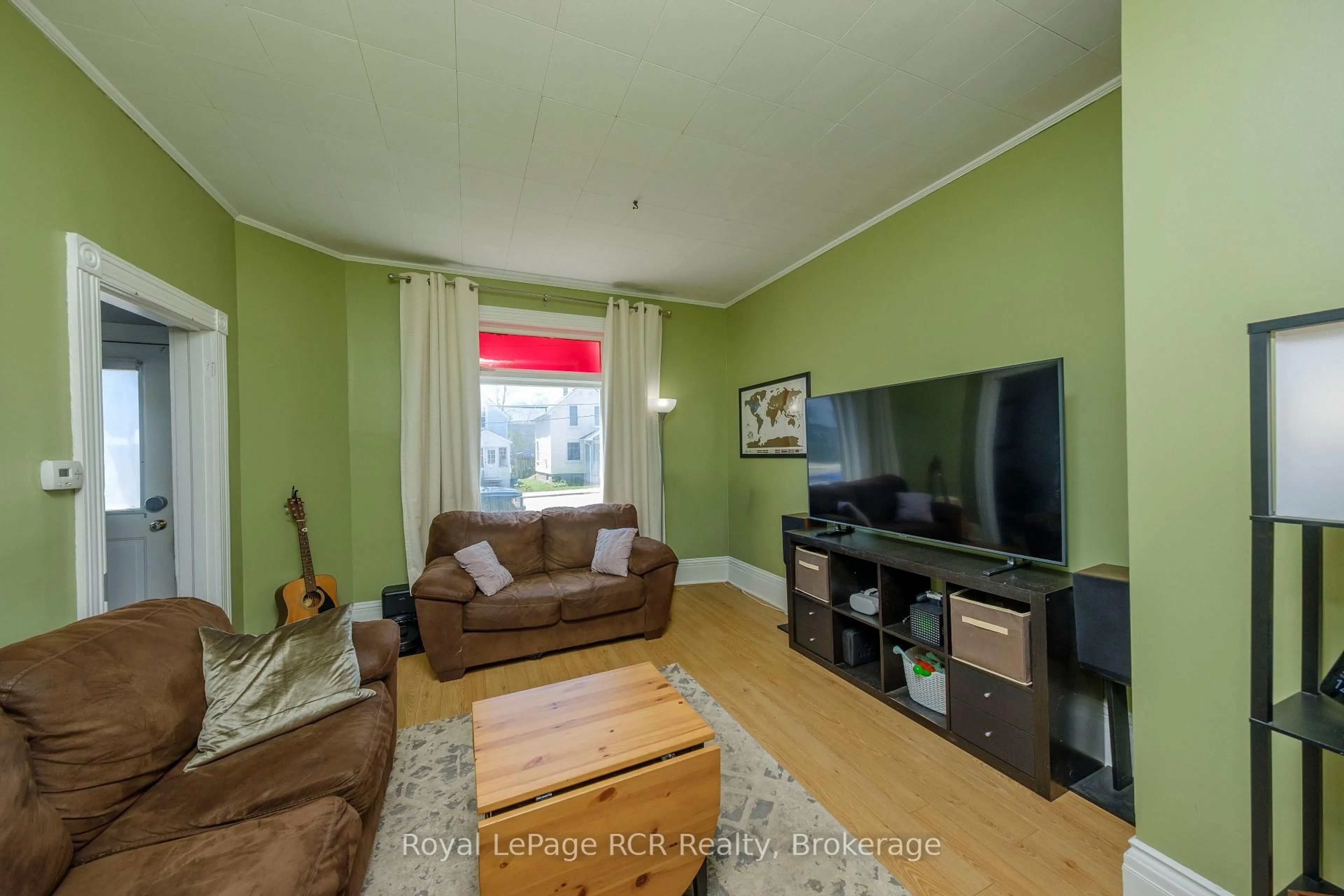 Living room with furniture, wood/laminate floor for 494 16th St, Owen Sound Ontario N4K 4A4