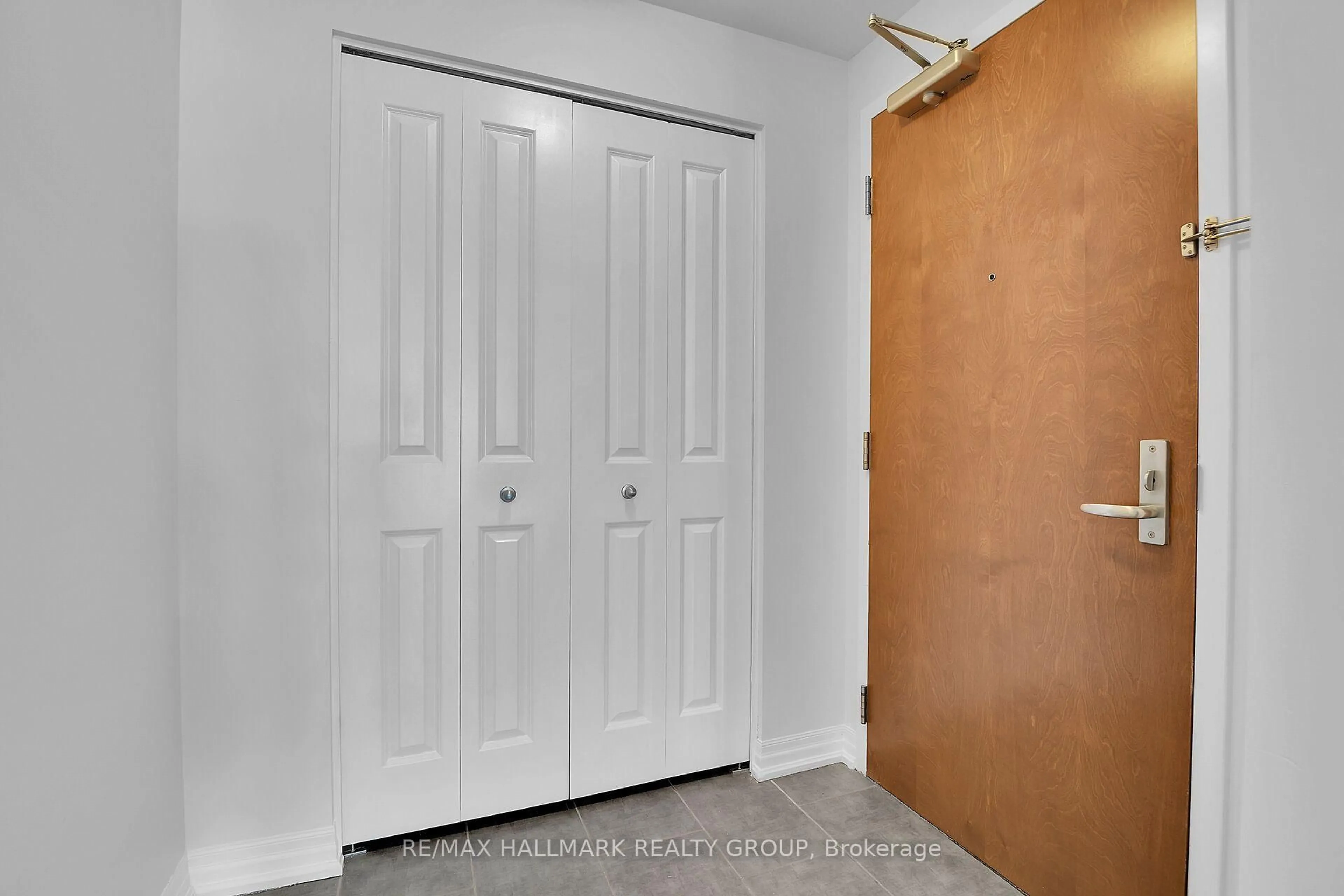 Unknown for 242 Rideau St #1501, Ottawa Ontario K1N 0B7