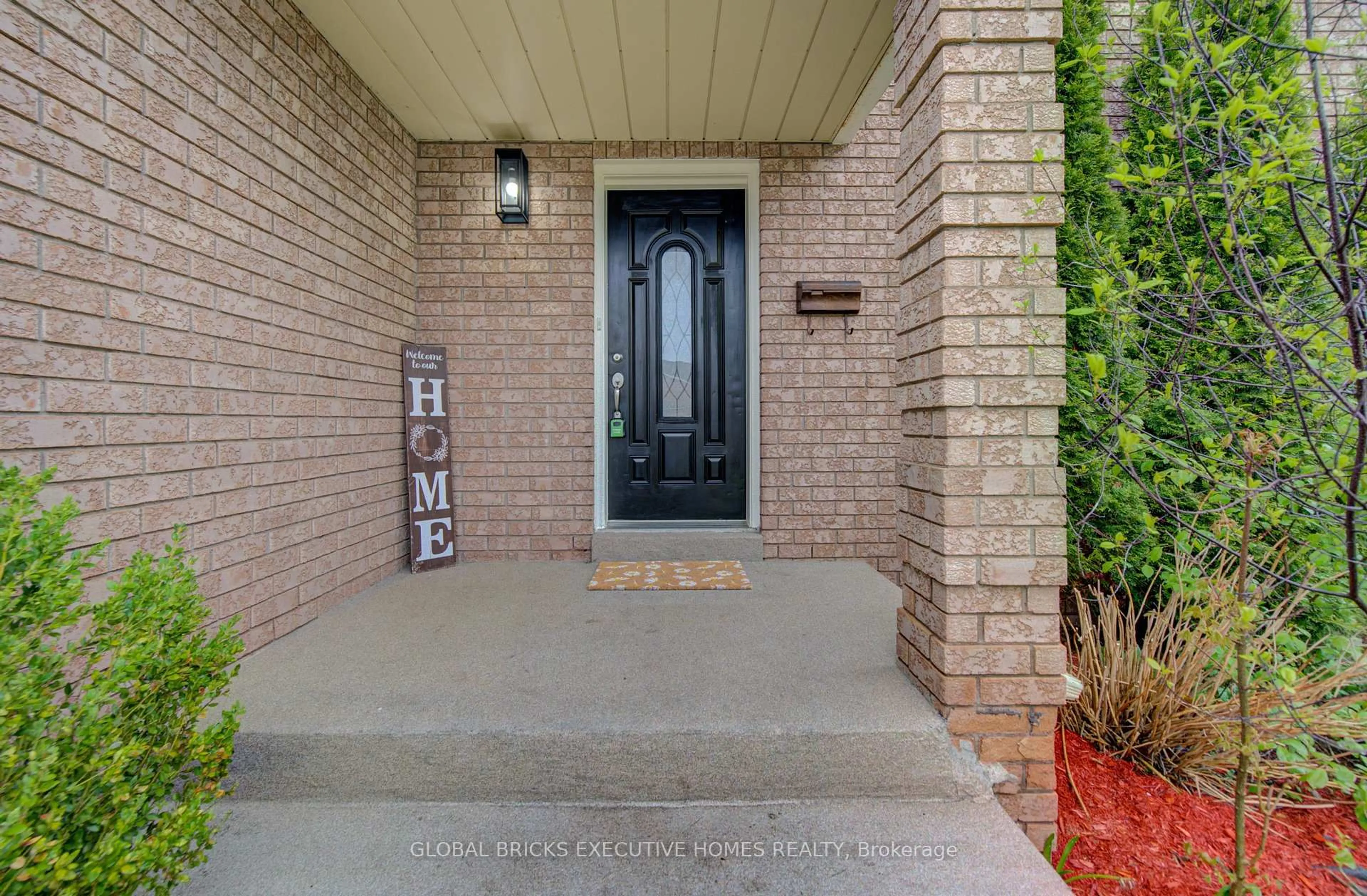 Indoor entryway for 35 Attwood Dr, Cambridge Ontario N1T 1L4