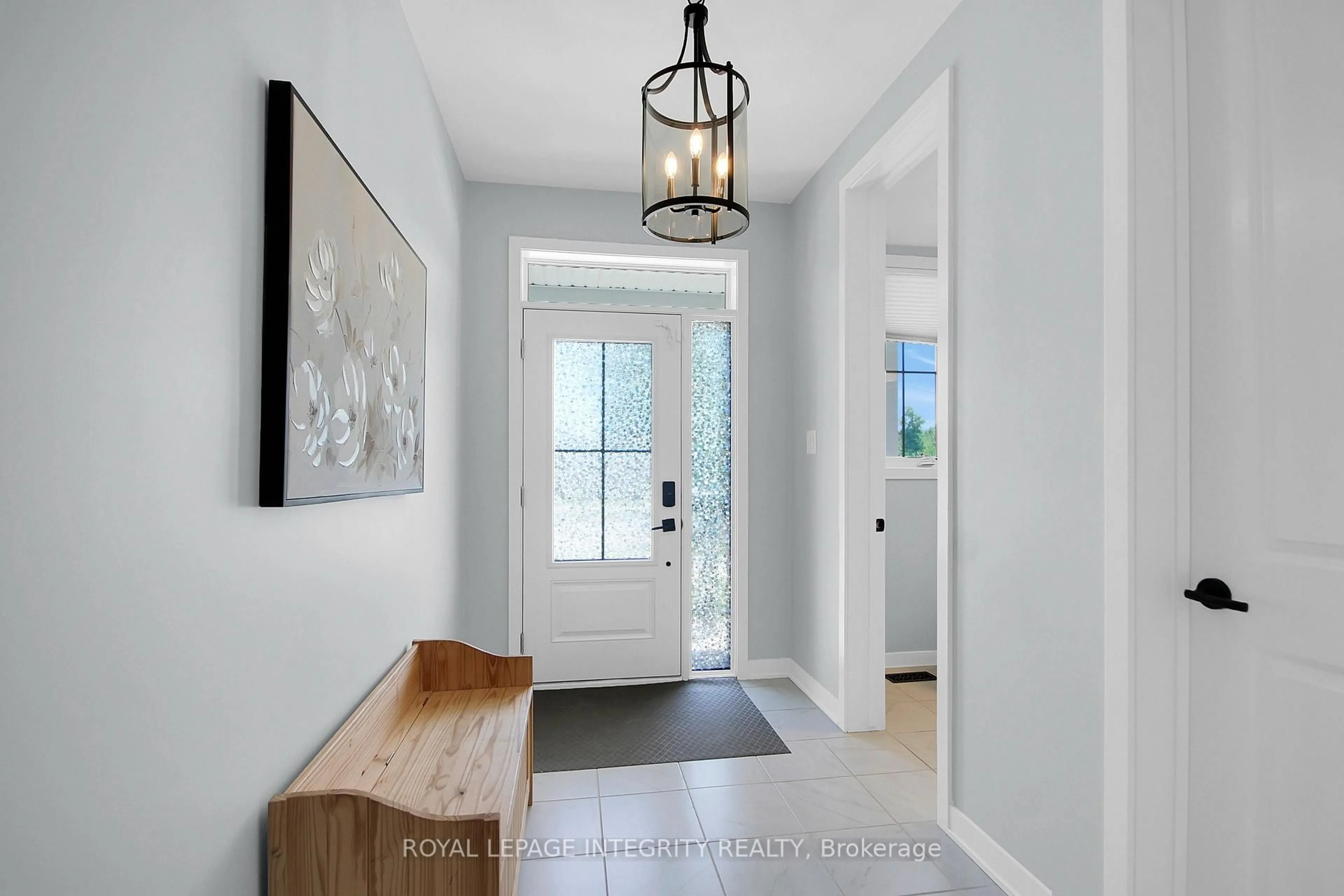 Indoor entryway for 774 DERREEN Ave, Ottawa Ontario K2S 2Z1