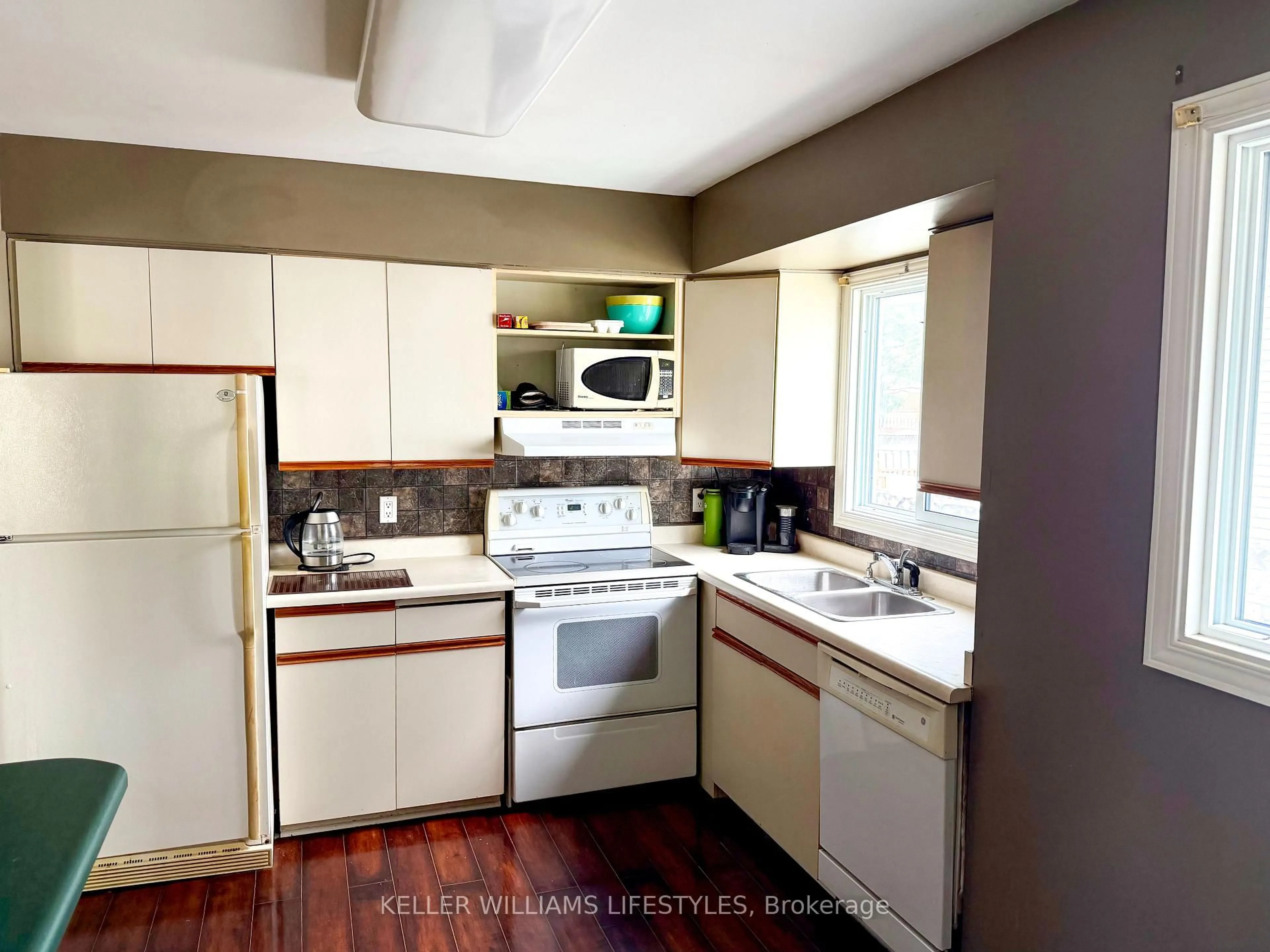 Standard kitchen, unknown for 95 Bonaventure Dr, London East Ontario N5V 4A7