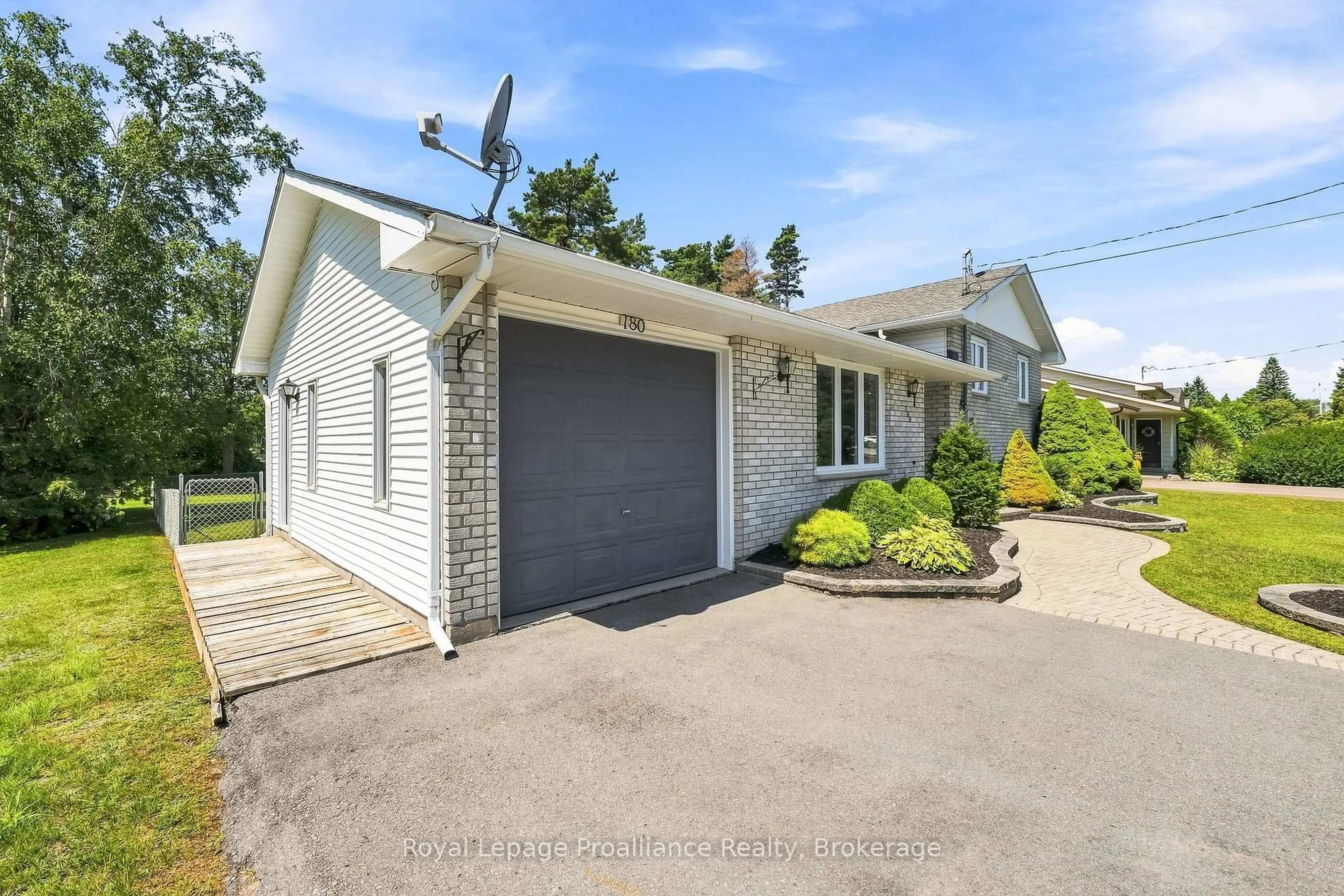 A pic from outside/outdoor area/front of a property/back of a property/a pic from drone, street for 180 Ontario St, Brighton Ontario K0K 1H0
