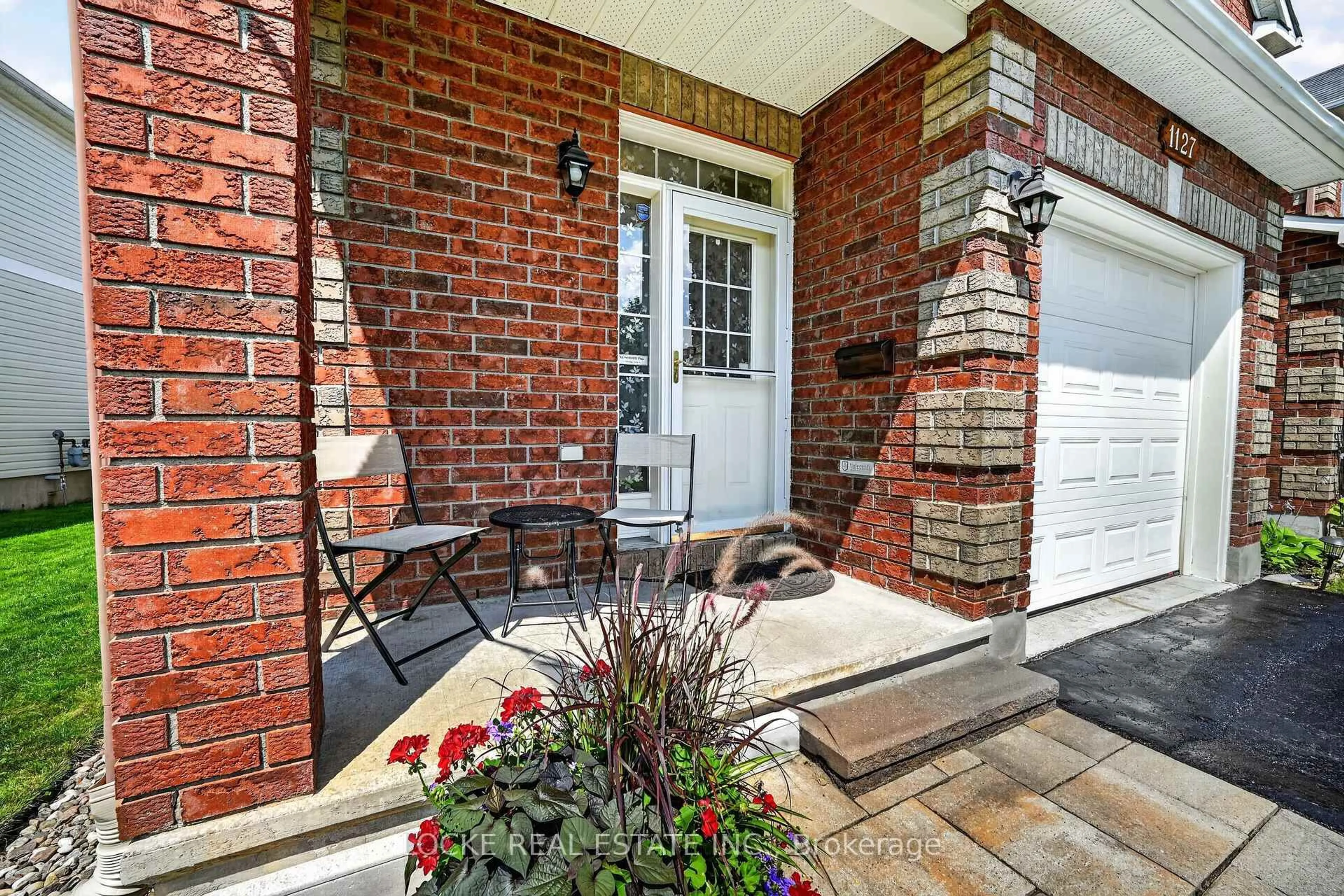Unknown for 1127 Brasseur Cres, Orleans Ontario K4A 5A2