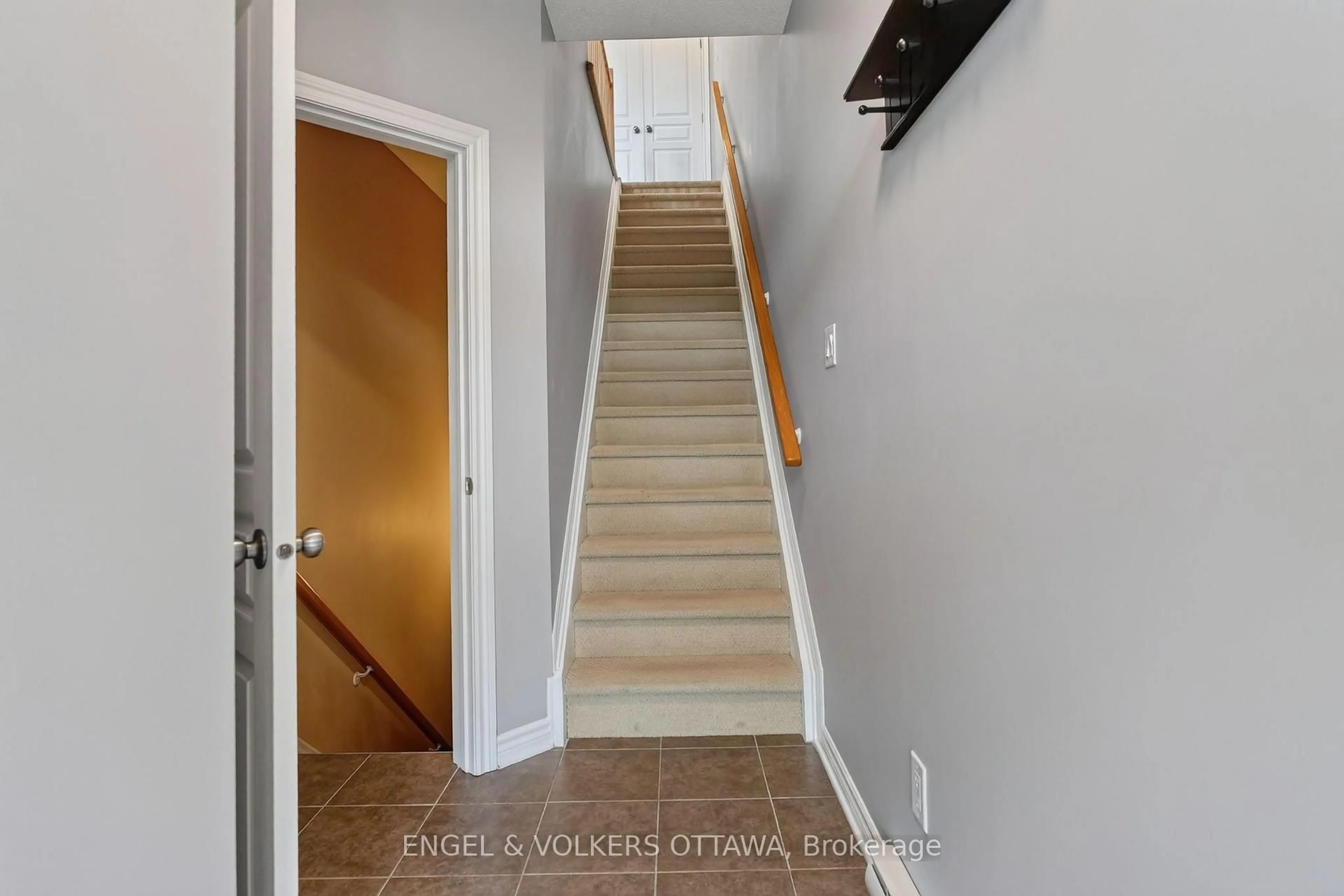 Unknown for 123 Eye Bright Cres, Ottawa Ontario K1V 2K6