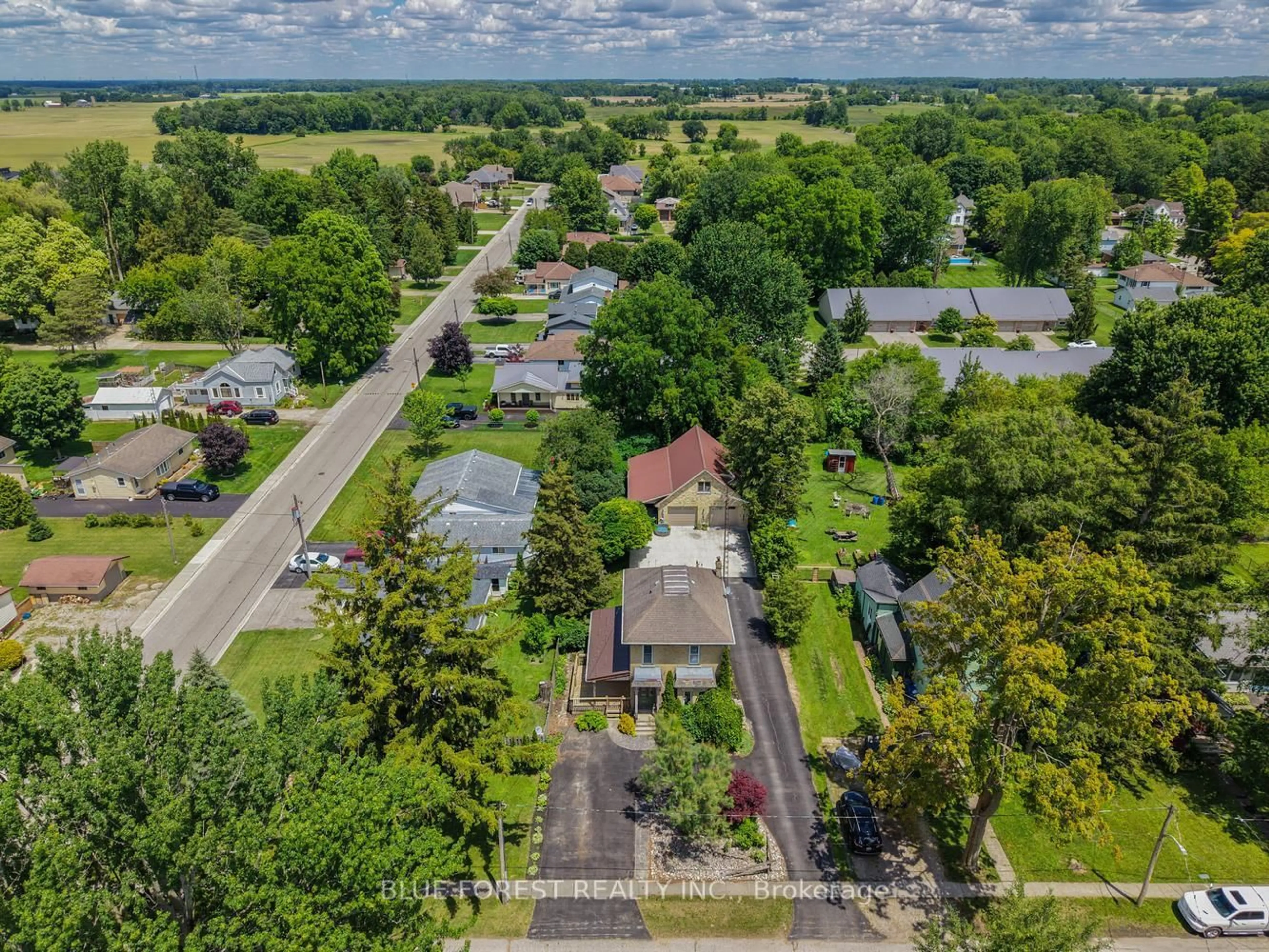 A pic from outside/outdoor area/front of a property/back of a property/a pic from drone, street for 201 Margaret St, Dutton/Dunwich Ontario N0L 1J0