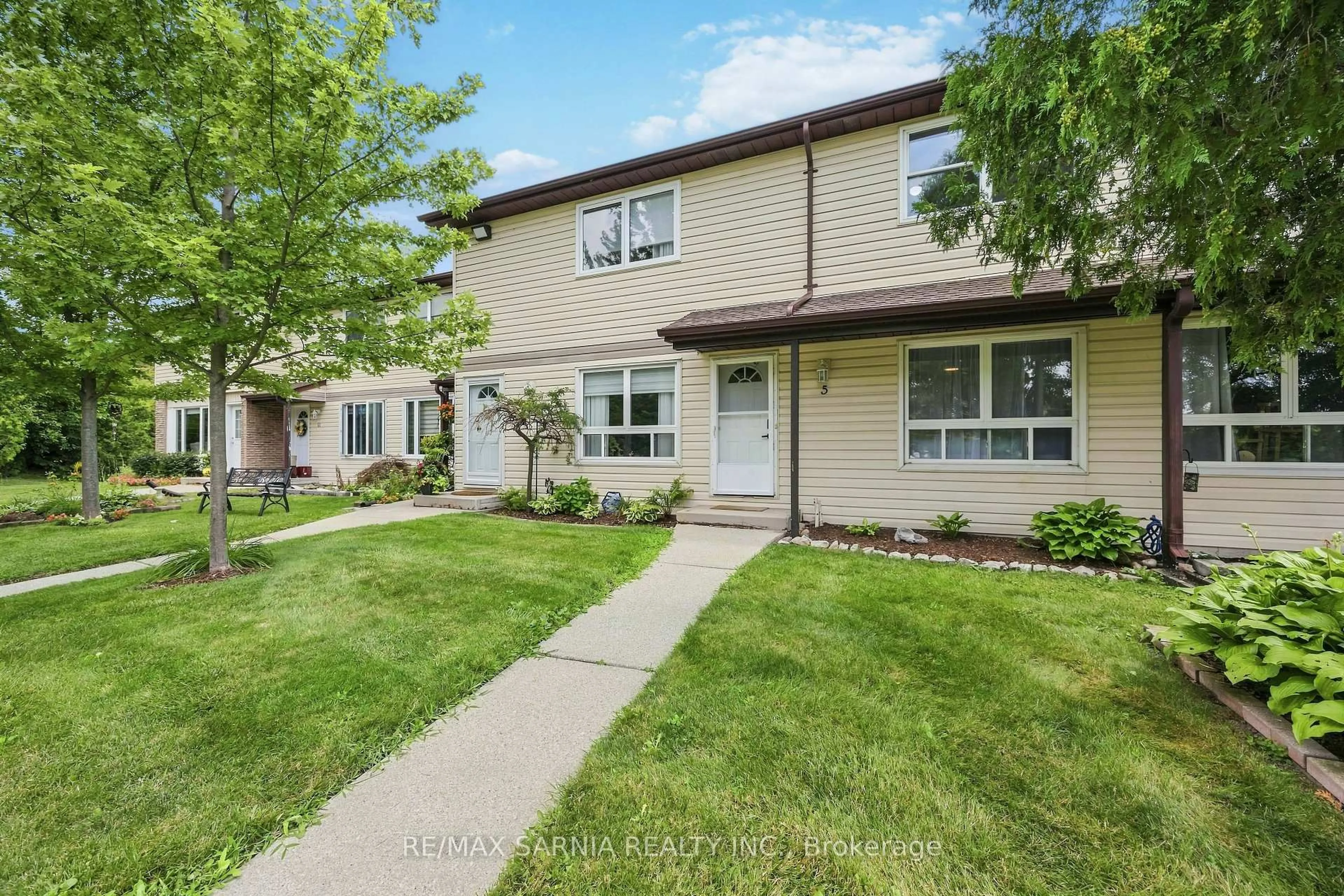 Home with vinyl exterior material, street for 200 St Clair Blvd #5, St. Clair Ontario N0N 1G0