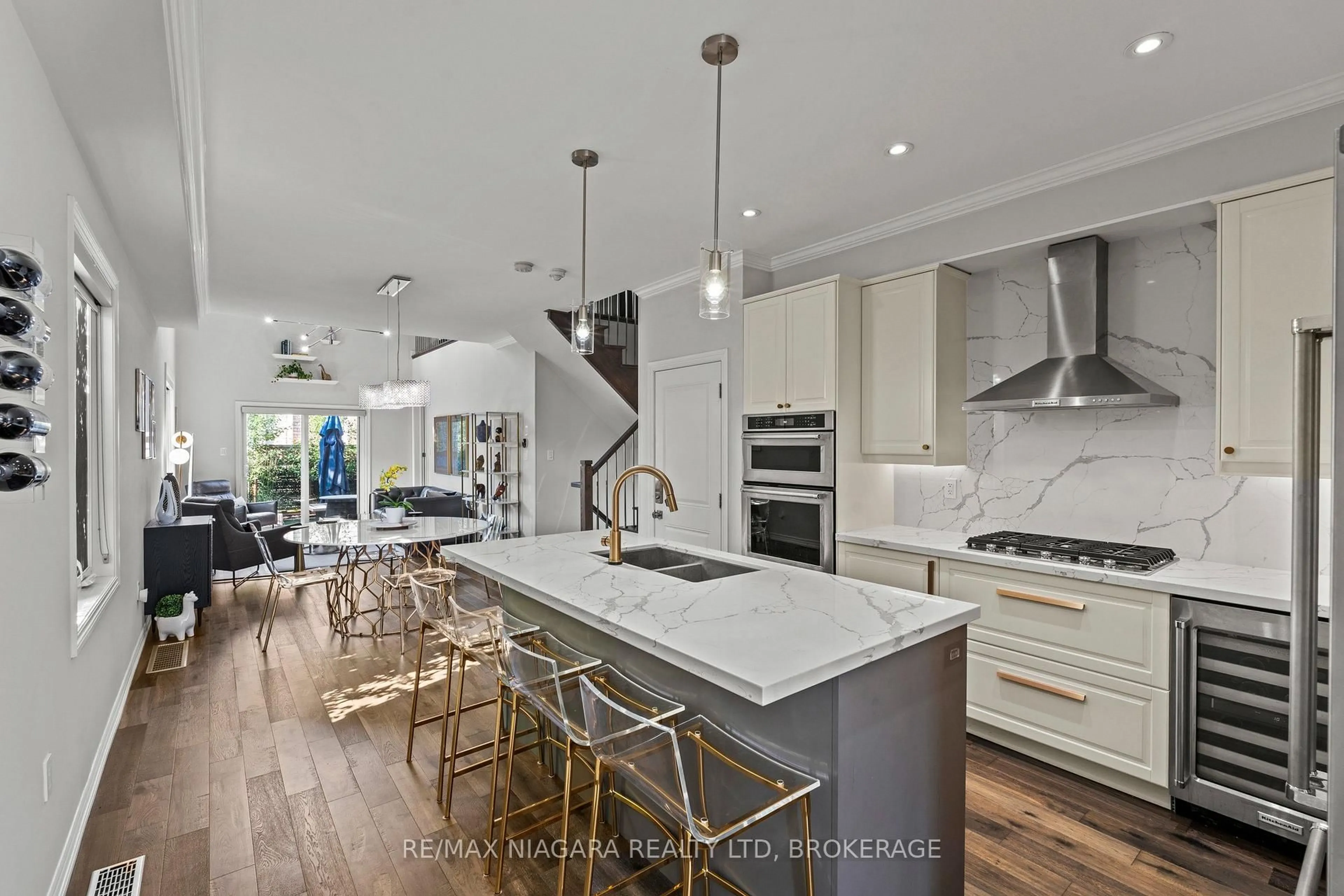 Open concept kitchen, unknown for 130 John St, Niagara-on-the-Lake Ontario L0S 1J0