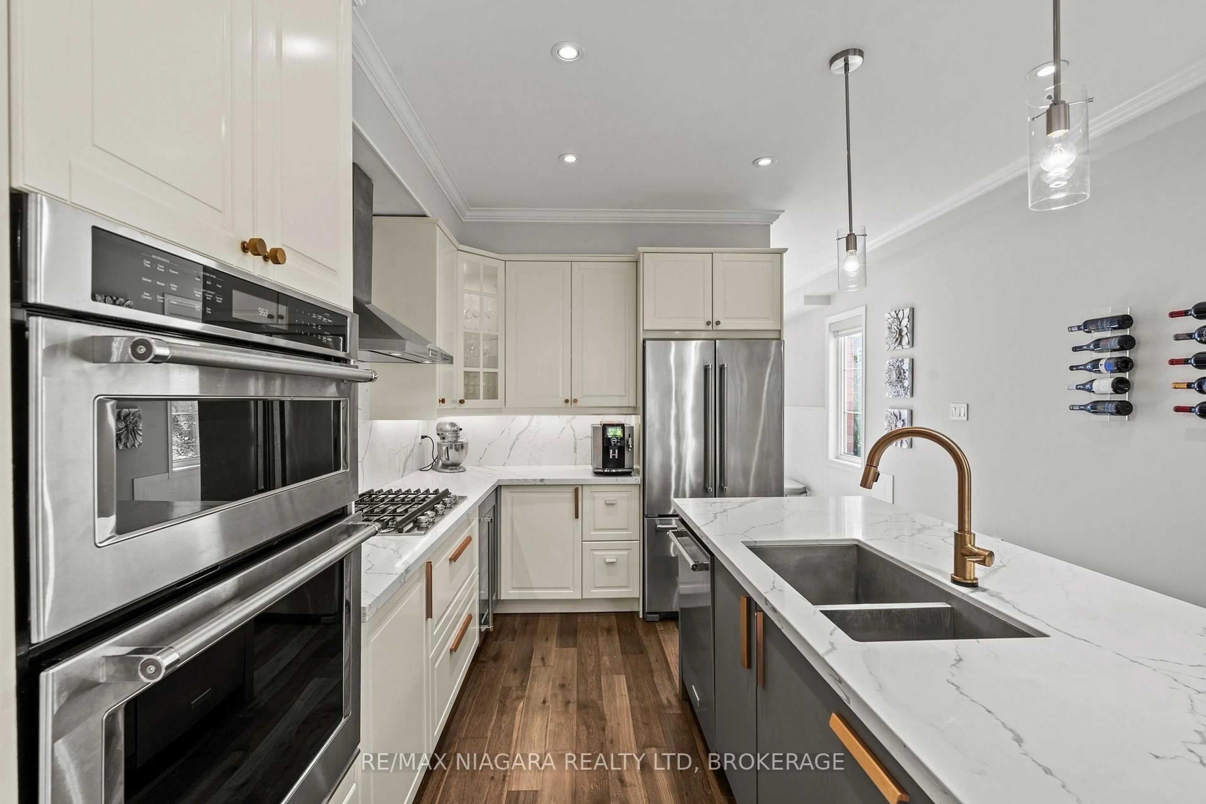 Open concept kitchen, unknown for 130 John St, Niagara-on-the-Lake Ontario L0S 1J0