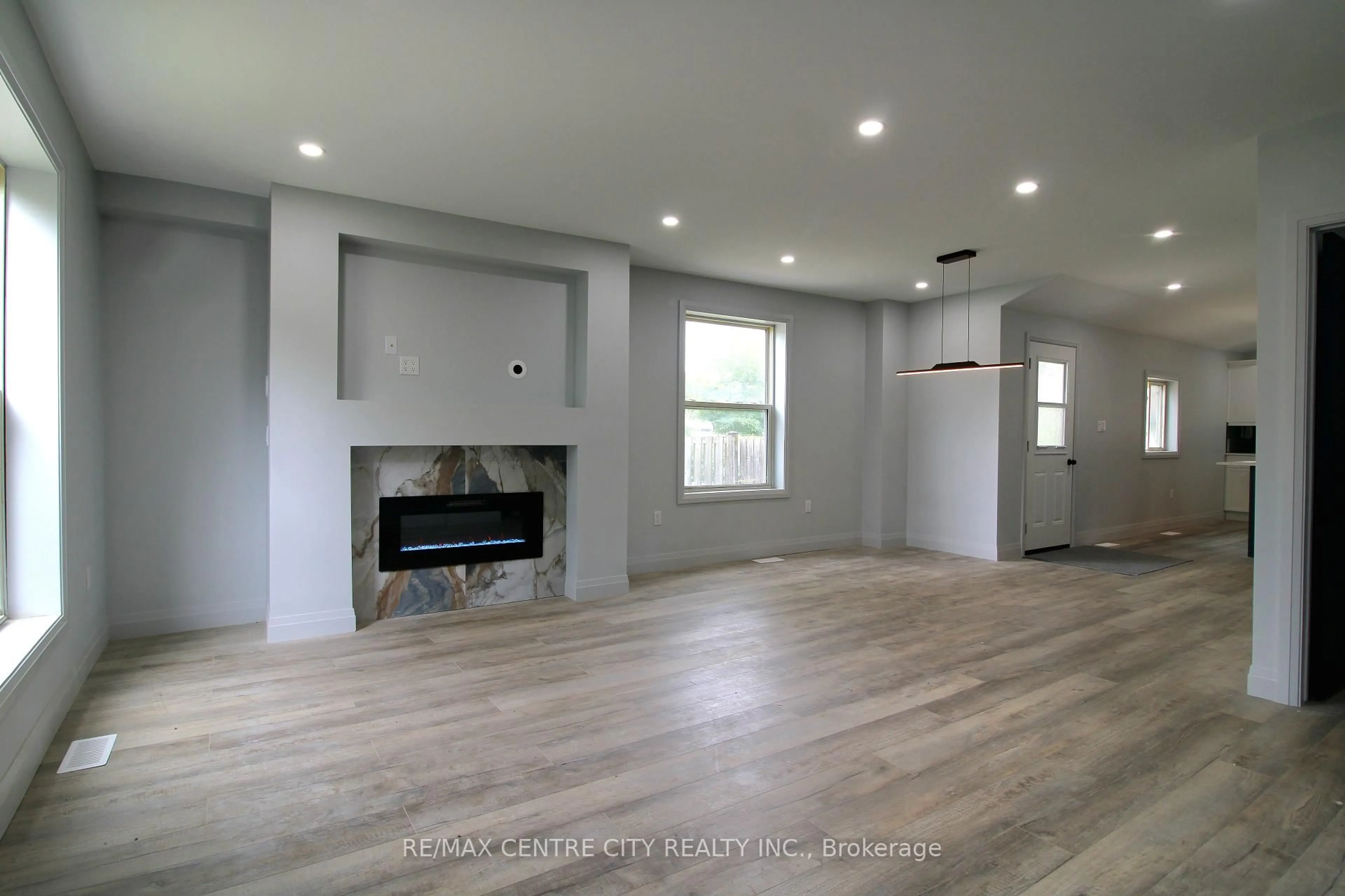 A pic of a room for 118 Delaware St, London East Ontario N5Z 2N5