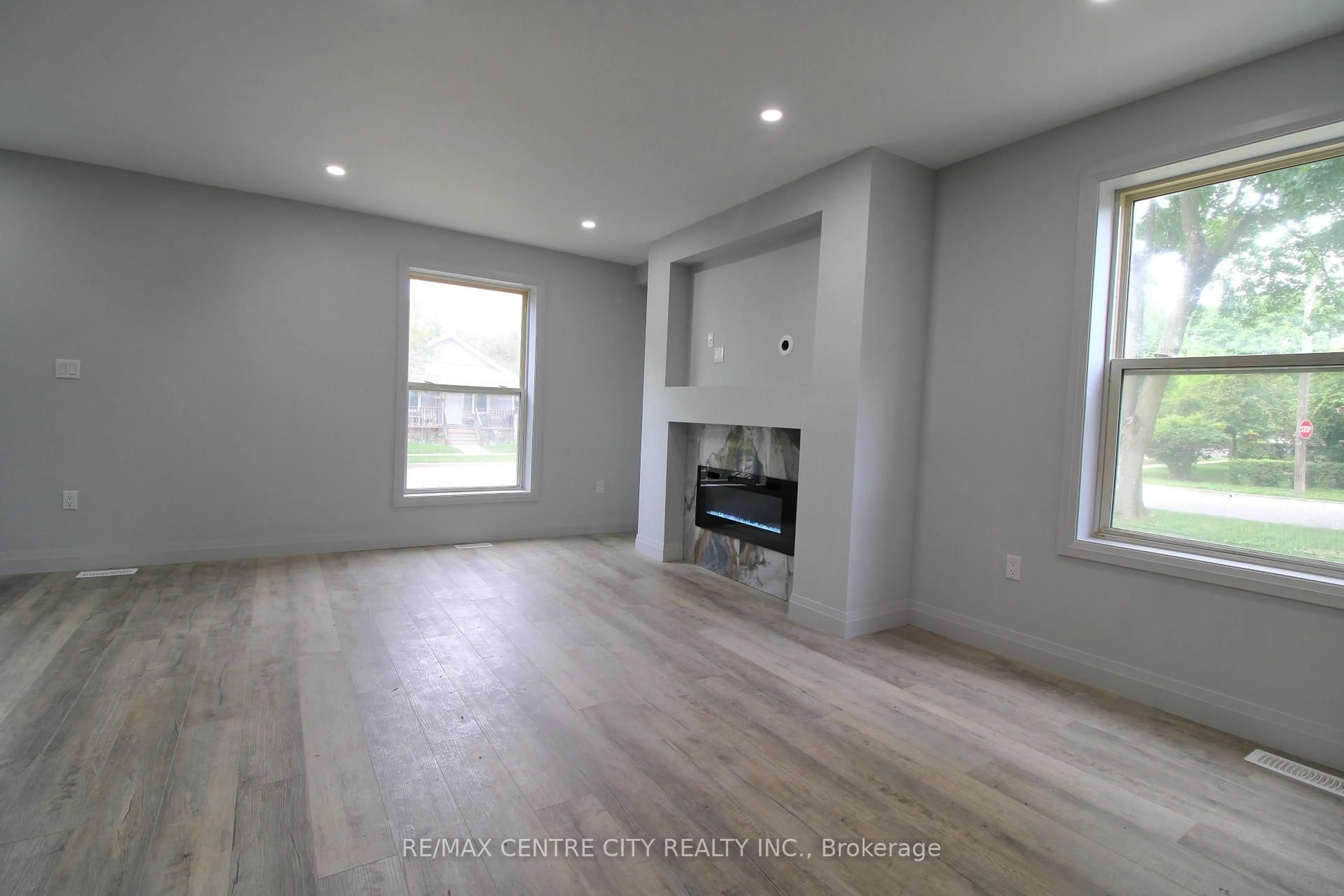 A pic of a room for 118 Delaware St, London East Ontario N5Z 2N5