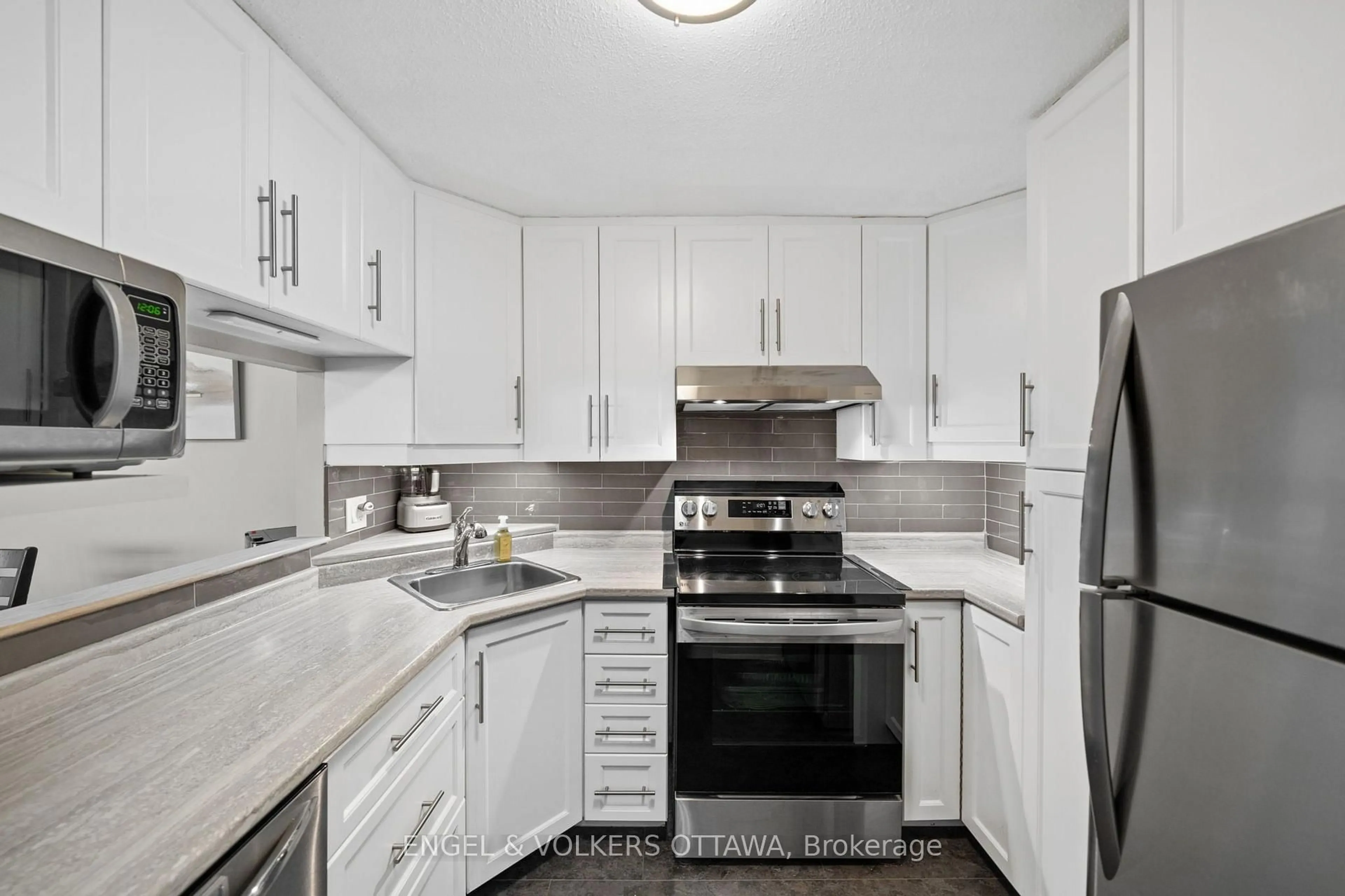 Standard kitchen, unknown for 80 Sandcastle Dr #1213, Ottawa Ontario K2H 9E7