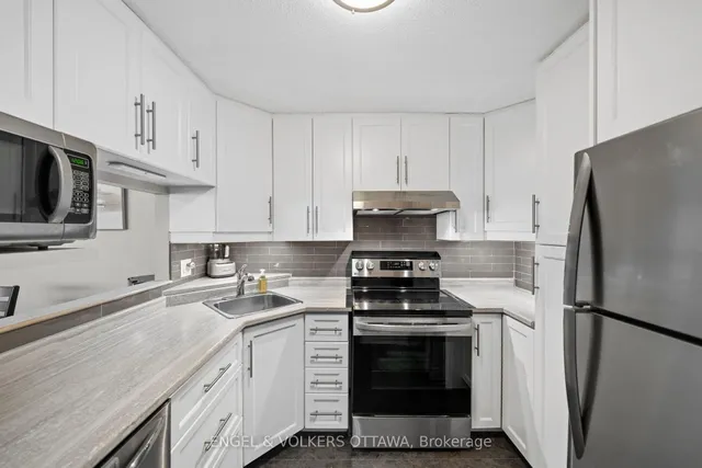 80 Sandcastle Dr #1213, Ottawa 3