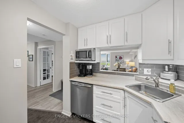 80 Sandcastle Dr #1213, Ottawa 4