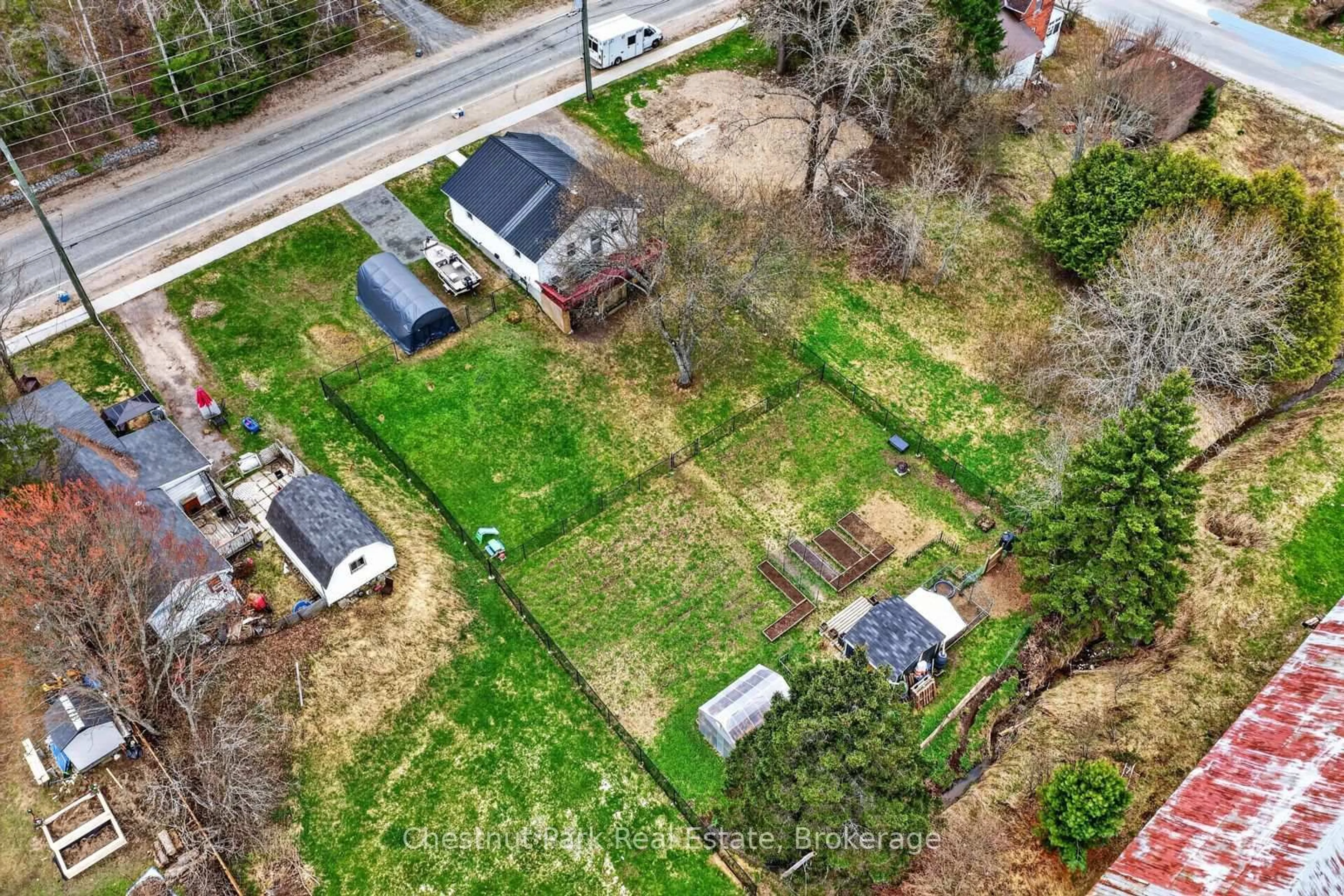 A pic from outside/outdoor area/front of a property/back of a property/a pic from drone, street for 213 Yonge St, Burk's Falls Ontario P0A 1C0