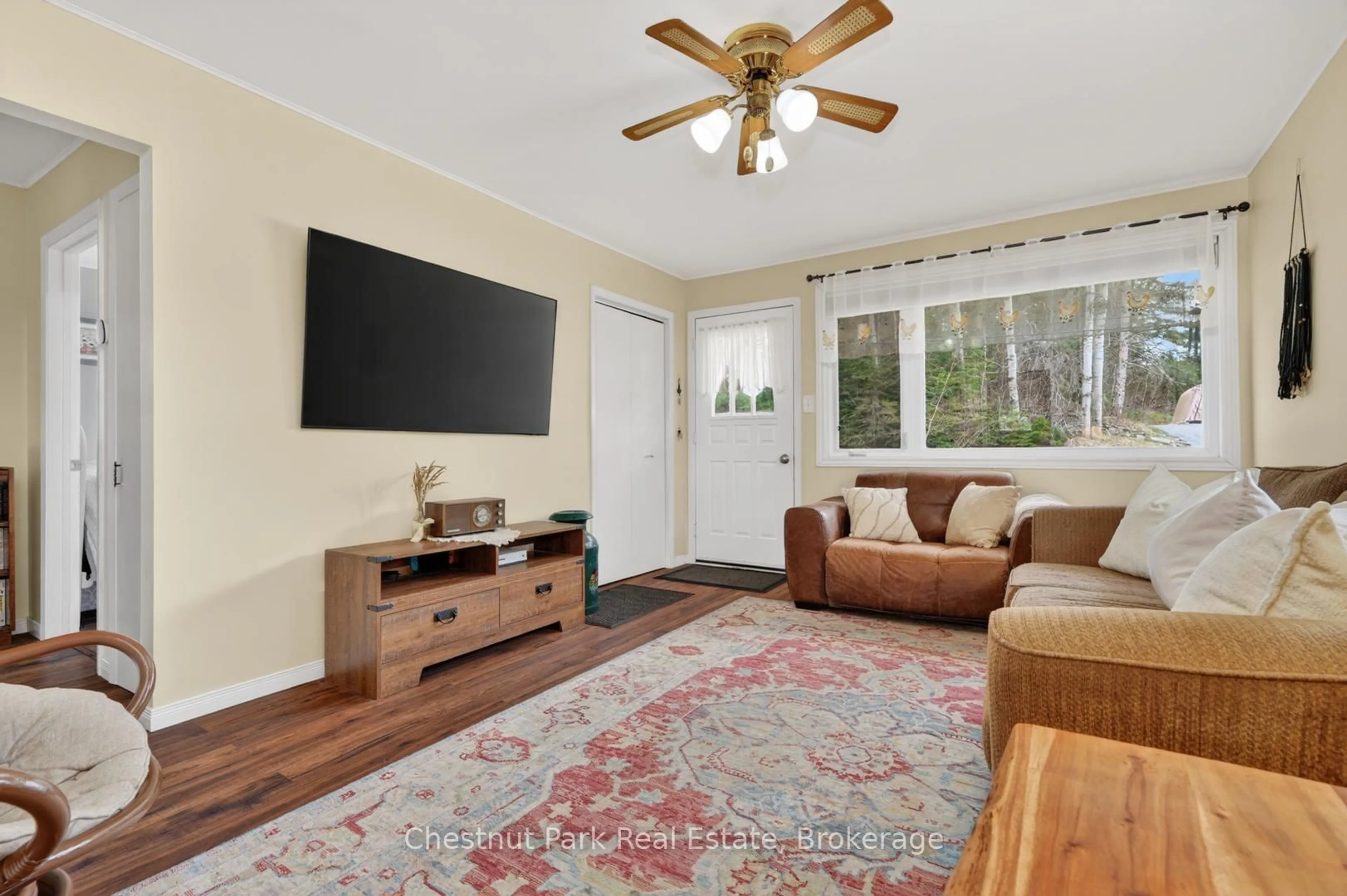 Living room with furniture, unknown for 213 Yonge St, Burk's Falls Ontario P0A 1C0