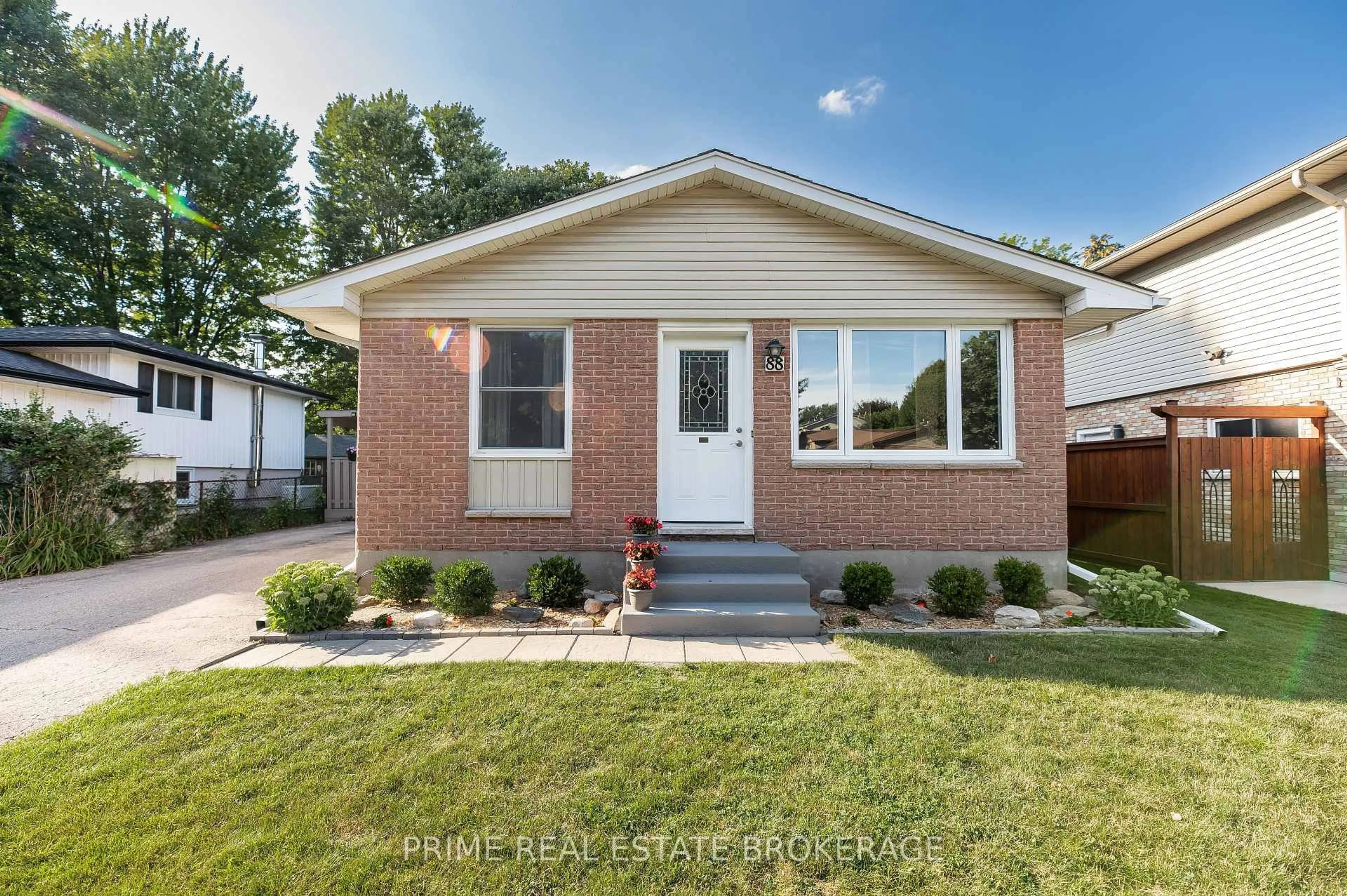 Home with brick exterior material, street for 88 Hawthorne Rd, London North Ontario N6G 2W8