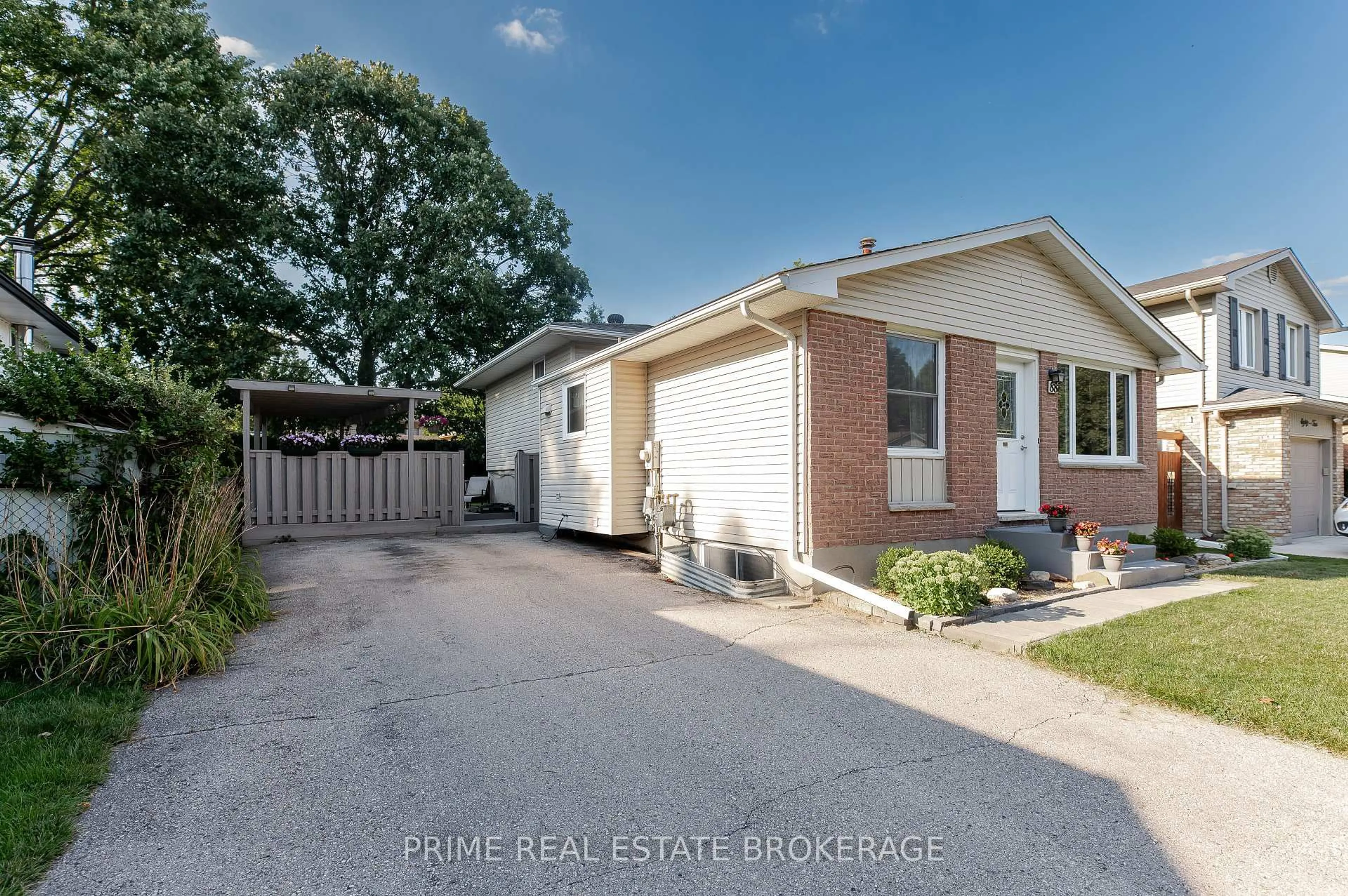 Unknown for 88 Hawthorne Rd, London North Ontario N6G 2W8