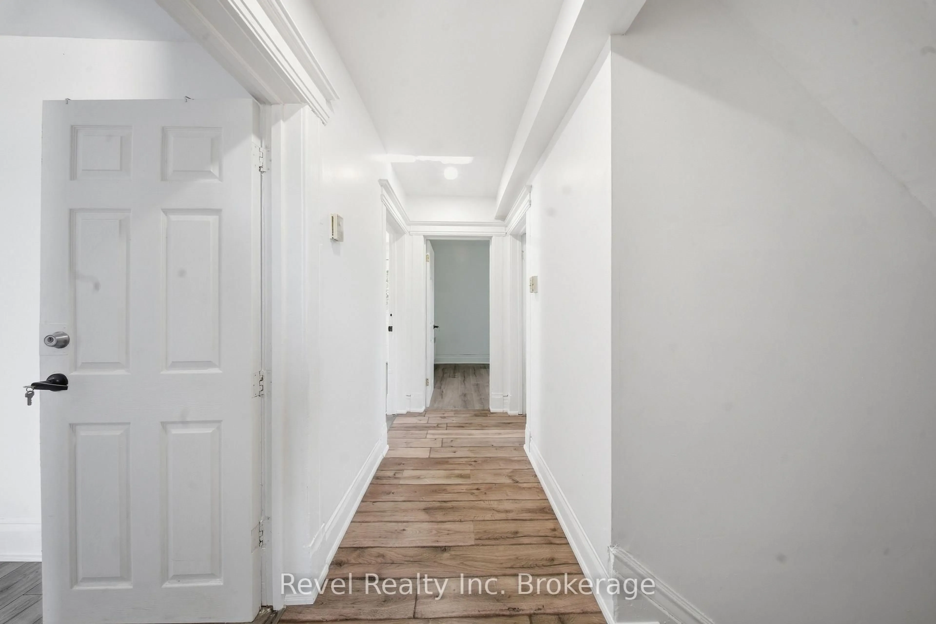 Indoor entryway for 517 Fisher St, North Bay Ontario P1B 2E4