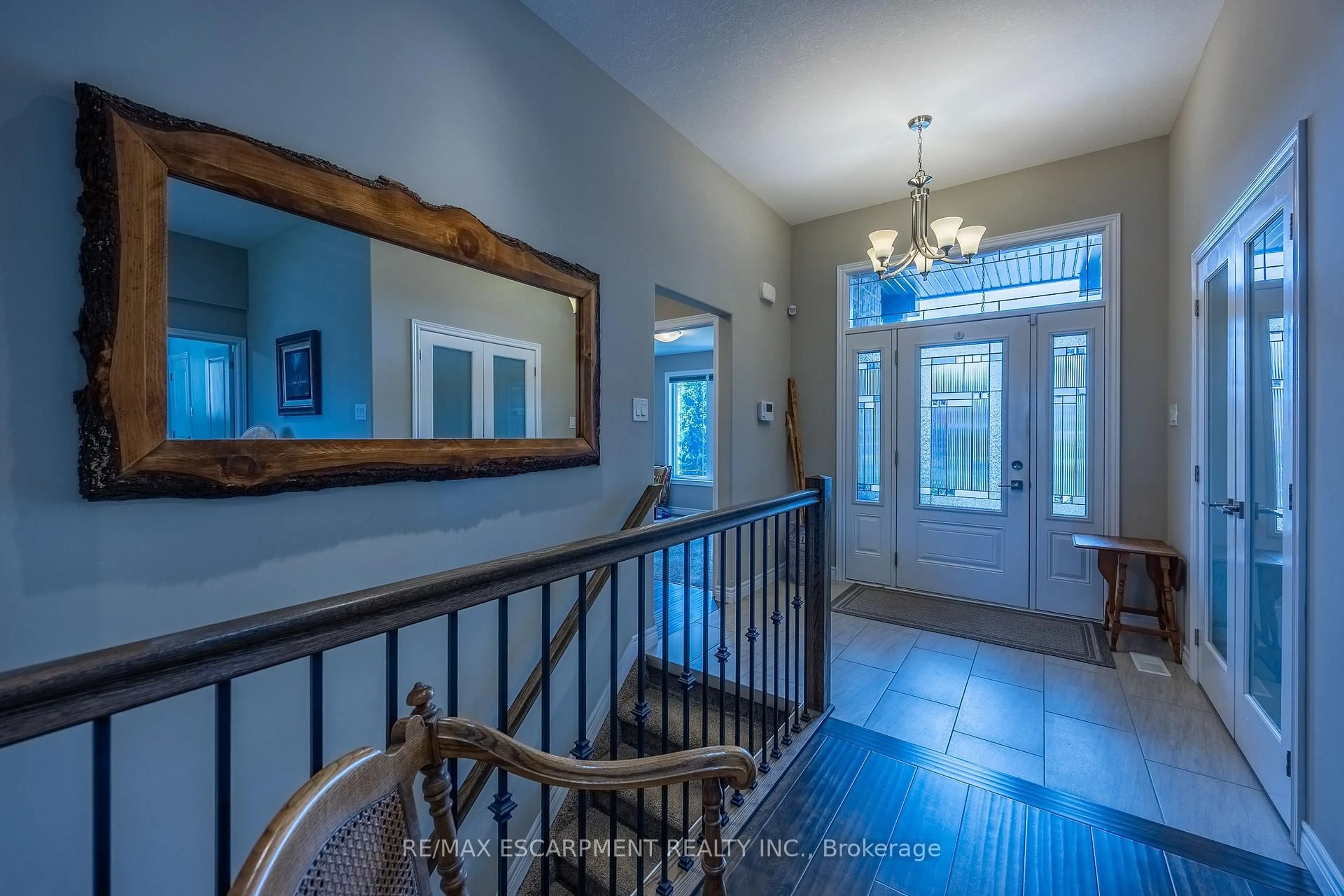 Indoor entryway for 7 Stonebridge Pl, Norfolk Ontario N3Y 4K1