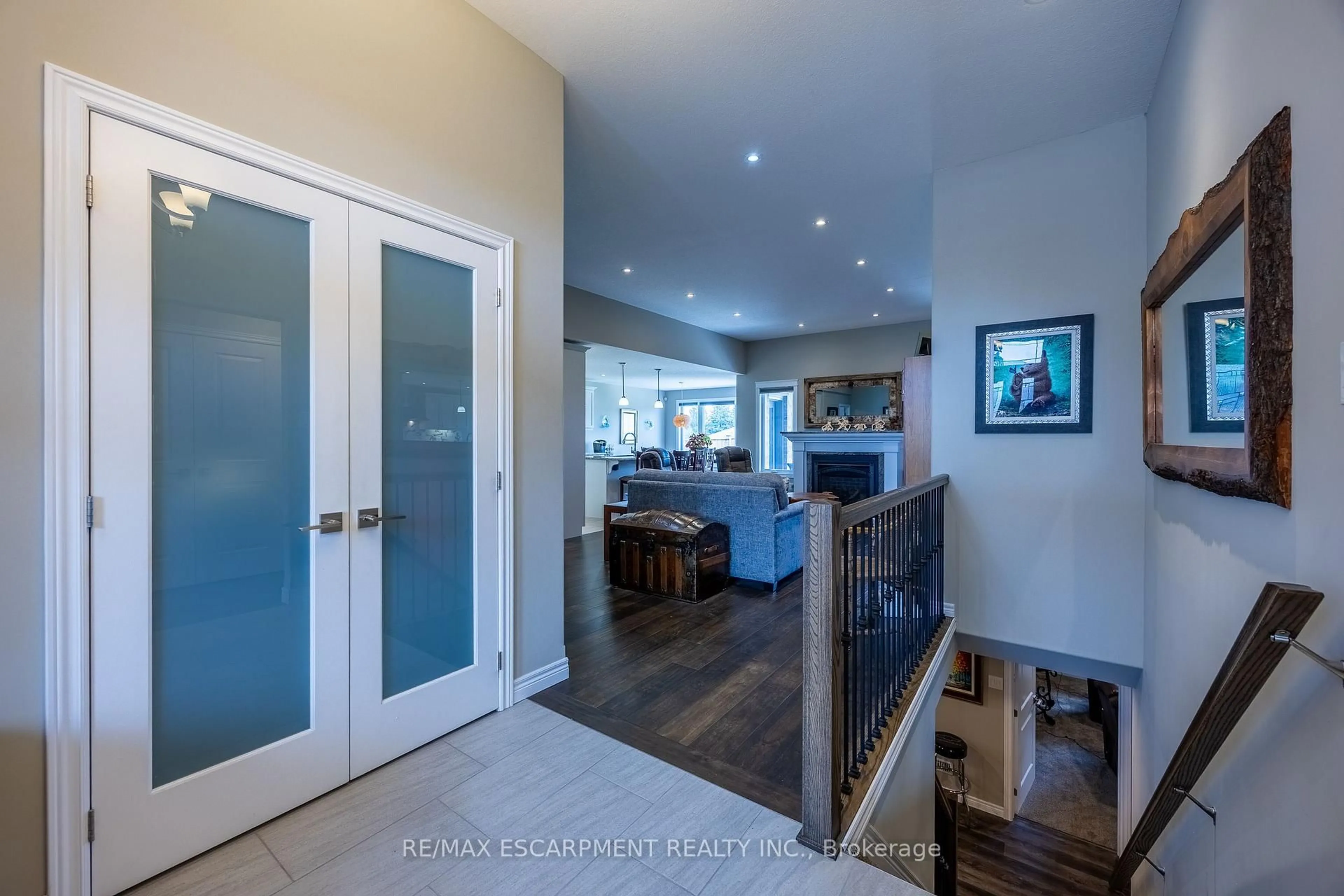 Indoor entryway for 7 Stonebridge Pl, Norfolk Ontario N3Y 4K1