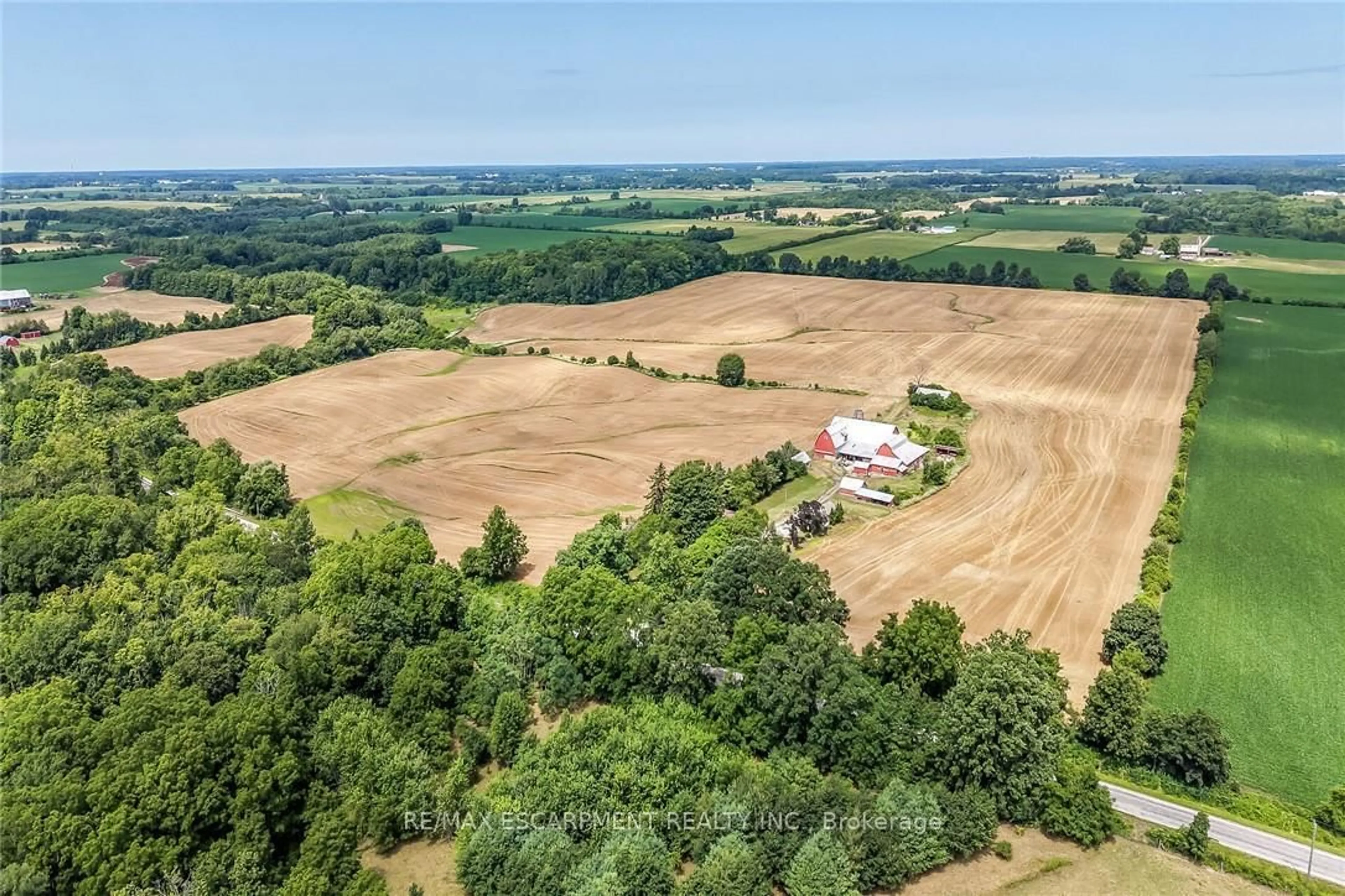 A pic from outside/outdoor area/front of a property/back of a property/a pic from drone, unknown for 833 Lynn Valley Rd, Norfolk Ontario N0A 1N1