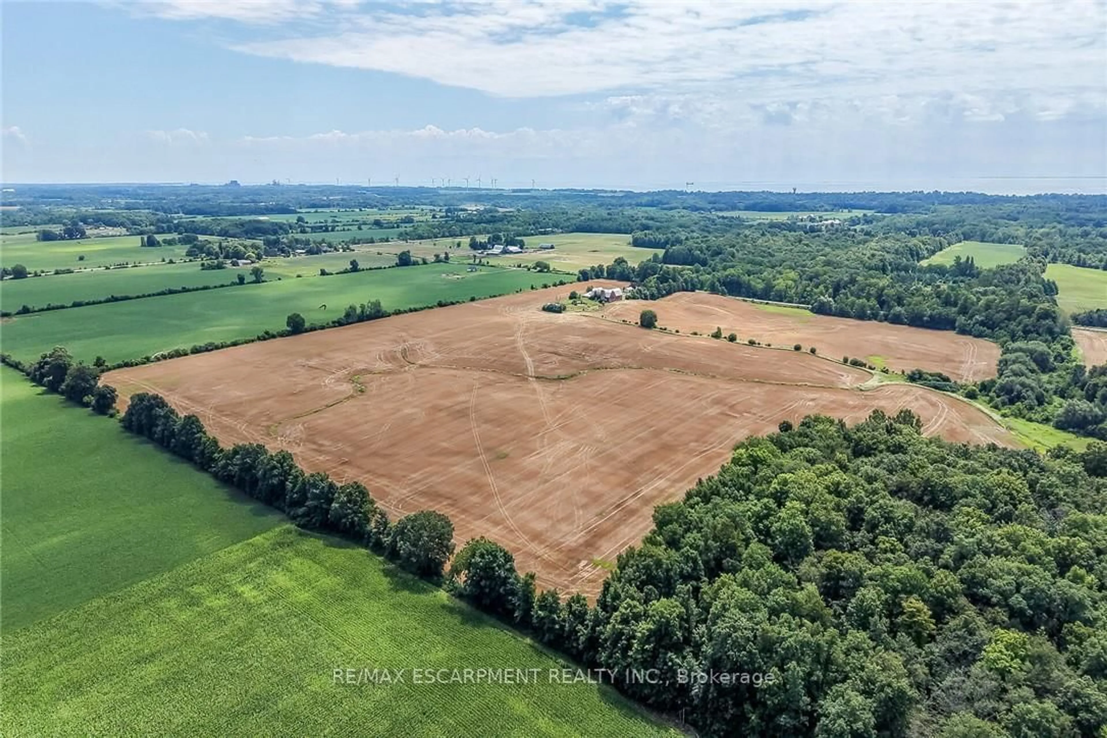 A pic from outside/outdoor area/front of a property/back of a property/a pic from drone, unknown for 833 Lynn Valley Rd, Norfolk Ontario N0A 1N1