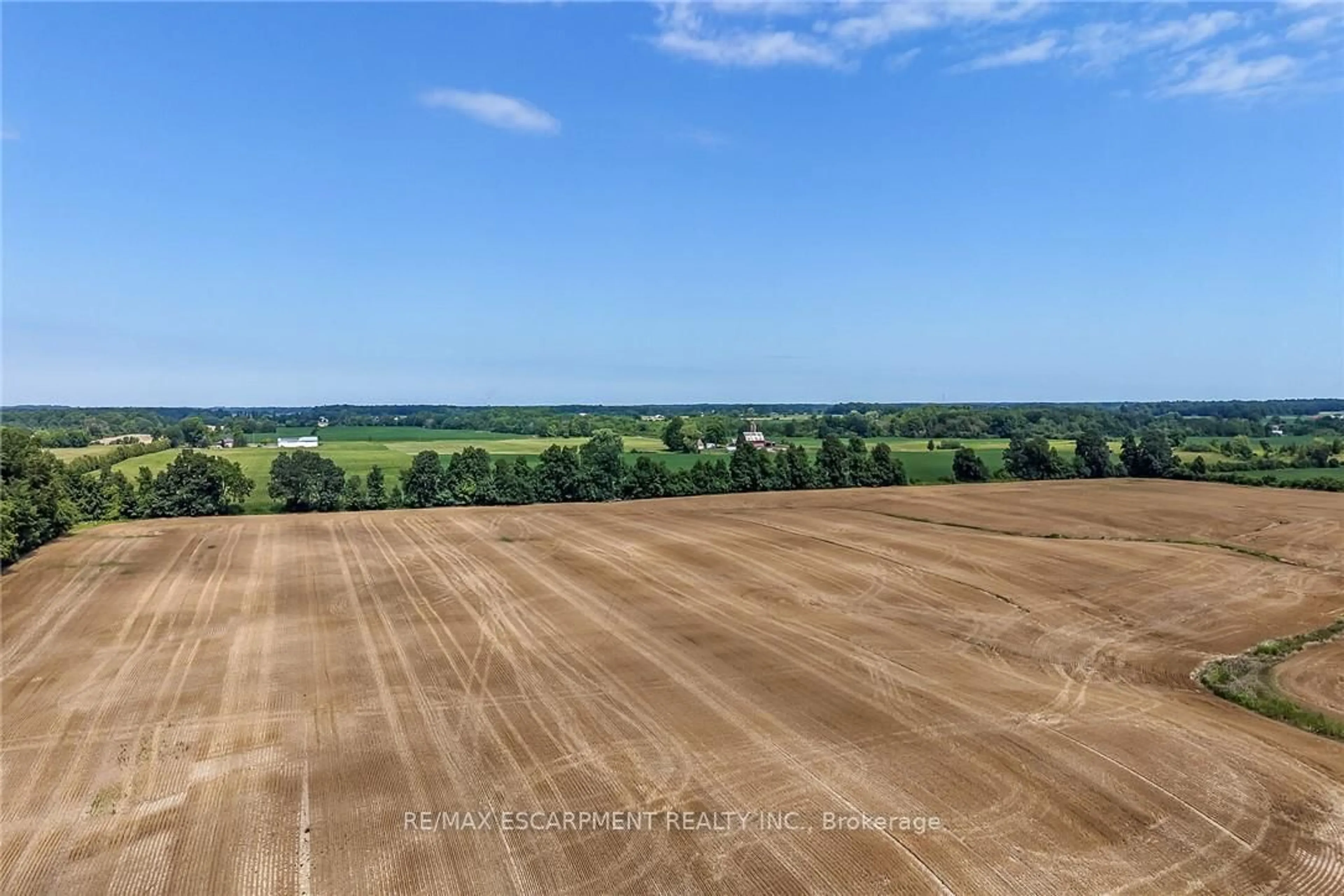 A pic from outside/outdoor area/front of a property/back of a property/a pic from drone, unknown for 833 Lynn Valley Rd, Norfolk Ontario N0A 1N1