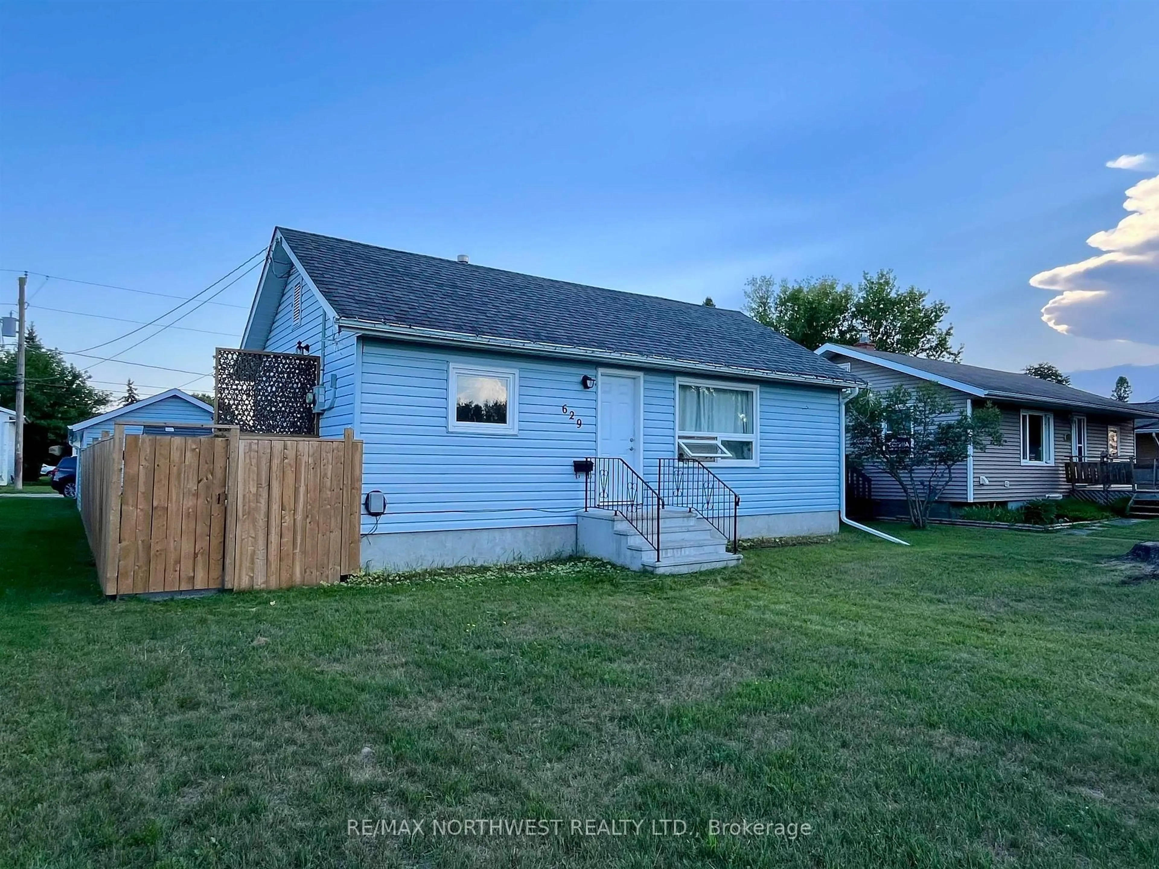 A pic from outside/outdoor area/front of a property/back of a property/a pic from drone, street for 629 Third St. W., Fort Frances Ontario P9A 3B5