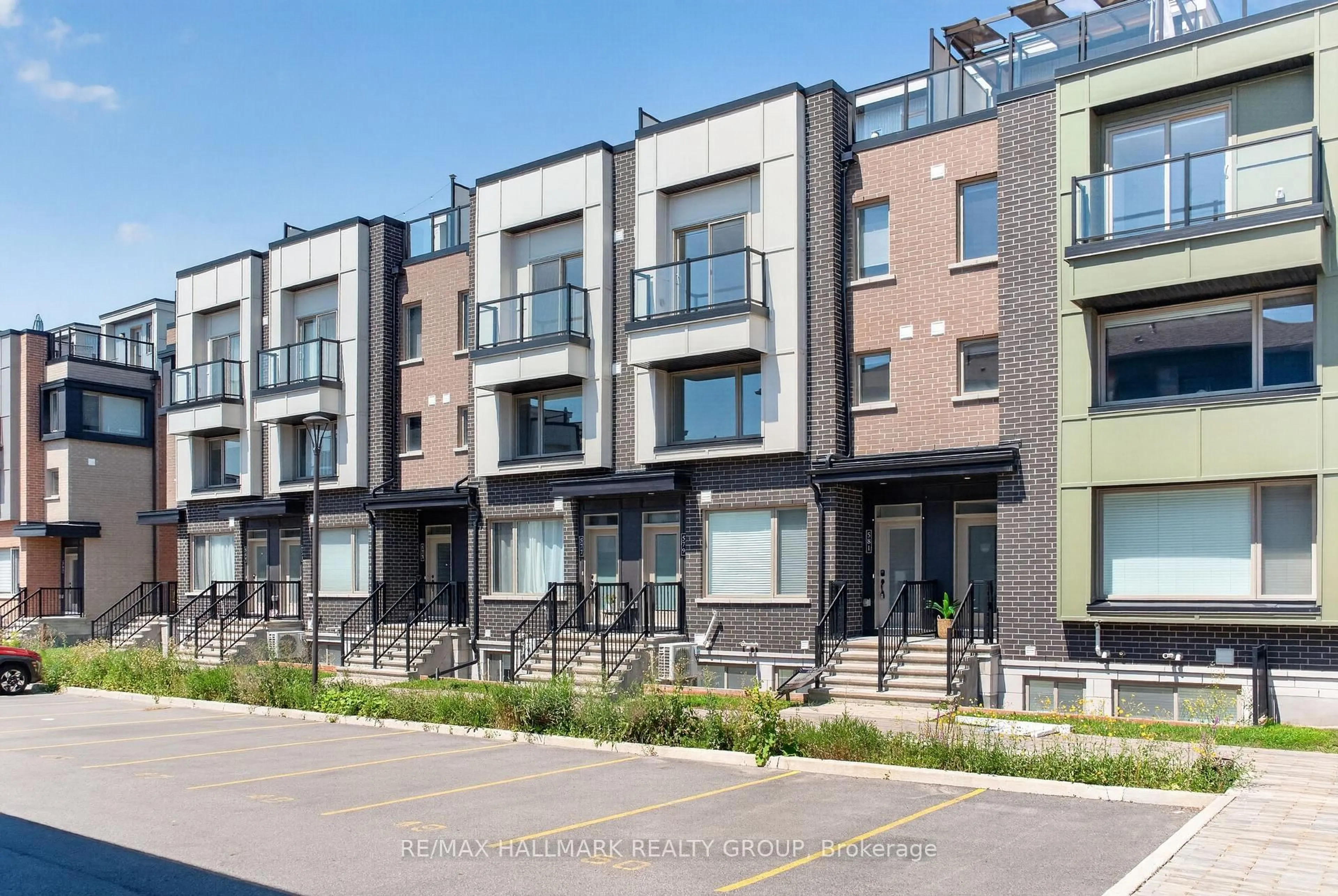 Patio, street for 575 Takamose Private, Ottawa Ontario K1K 4Z4