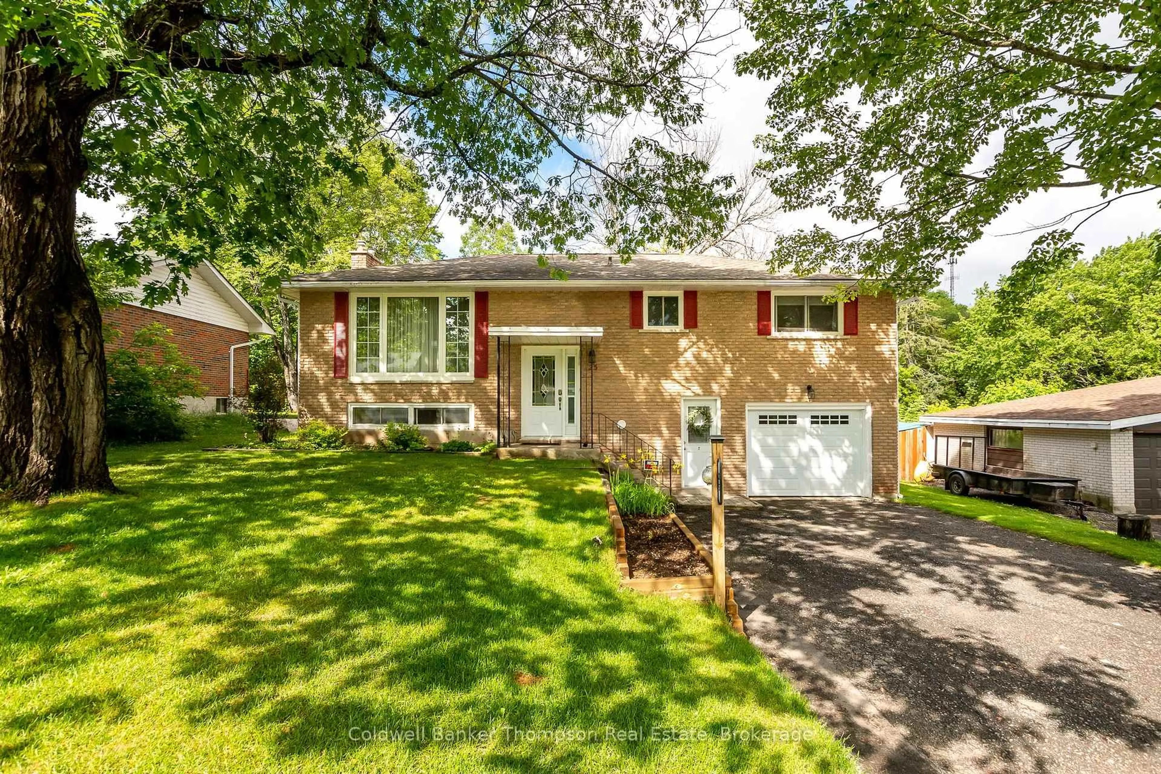 Home with brick exterior material, street for 25 Anthony Crt, Huntsville Ontario P1H 1T2