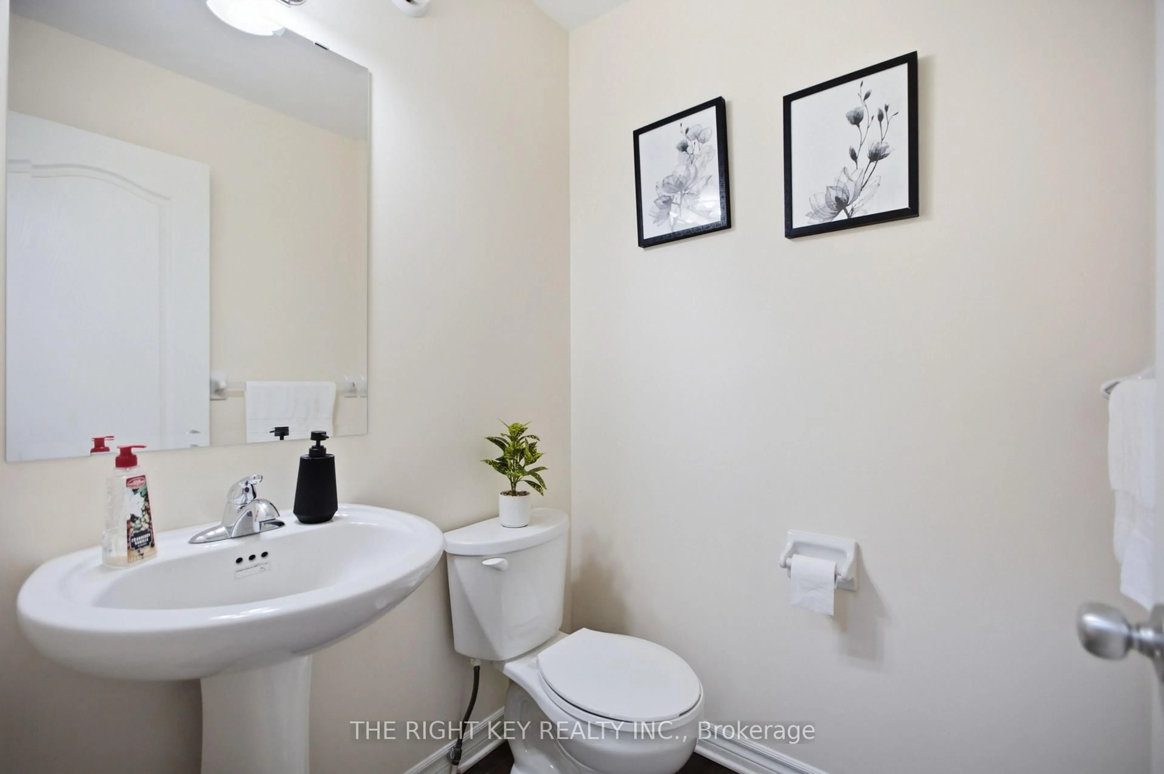 Standard bathroom, ceramic/tile floor for 480 Stalwart Cres, Ottawa Ontario K1T 0H3