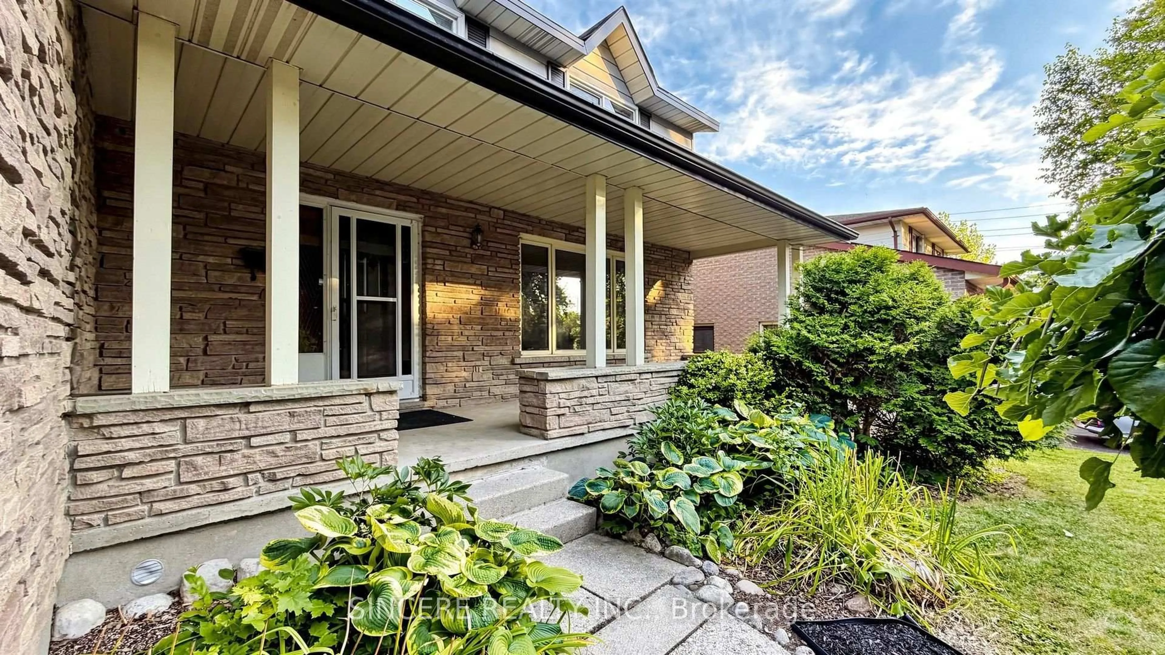 Home with brick exterior material, street for 118 Candlewood Cres, Waterloo Ontario N2L 5M8