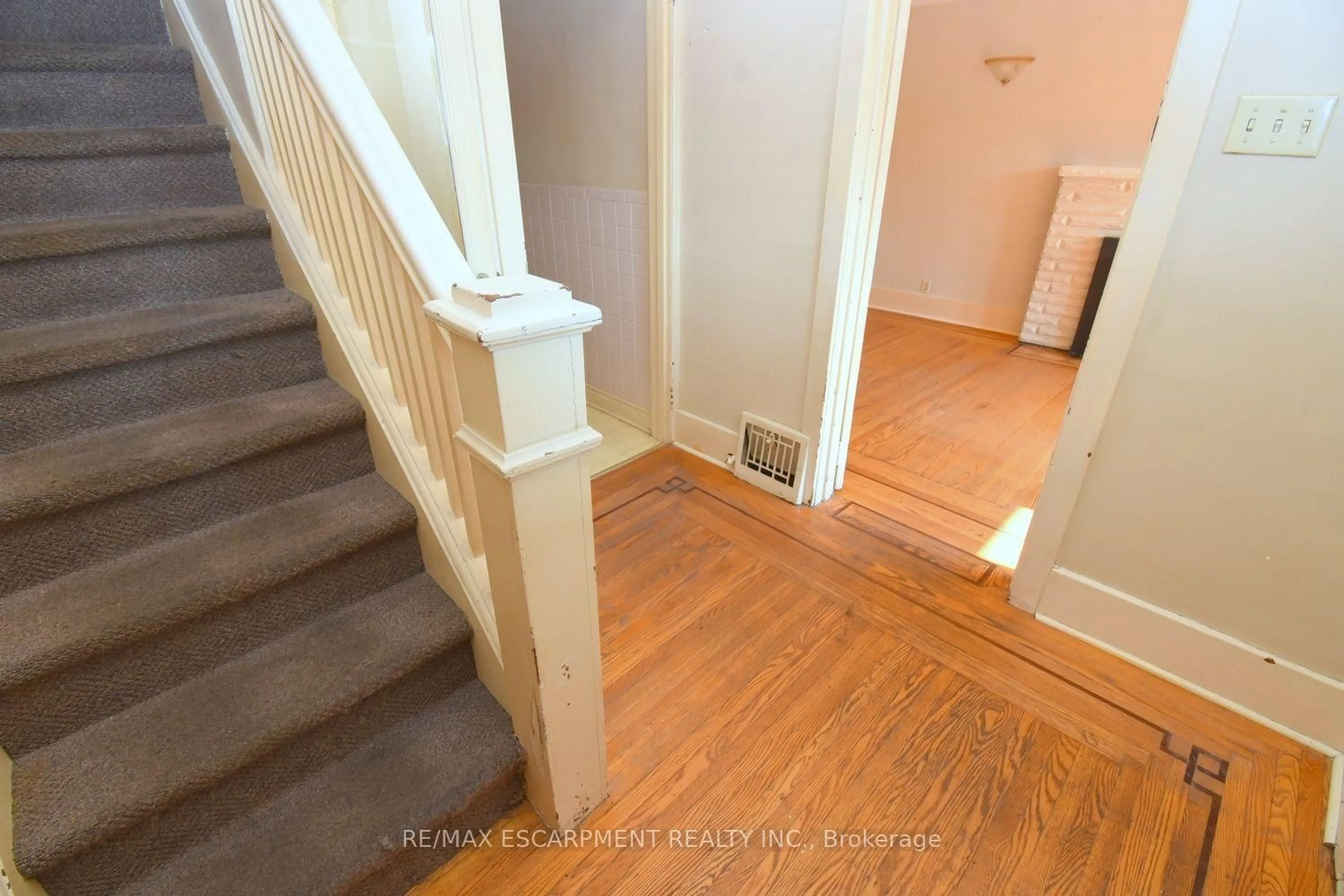 Stairs for 215 Paling Ave, Hamilton Ontario L8H 5J6