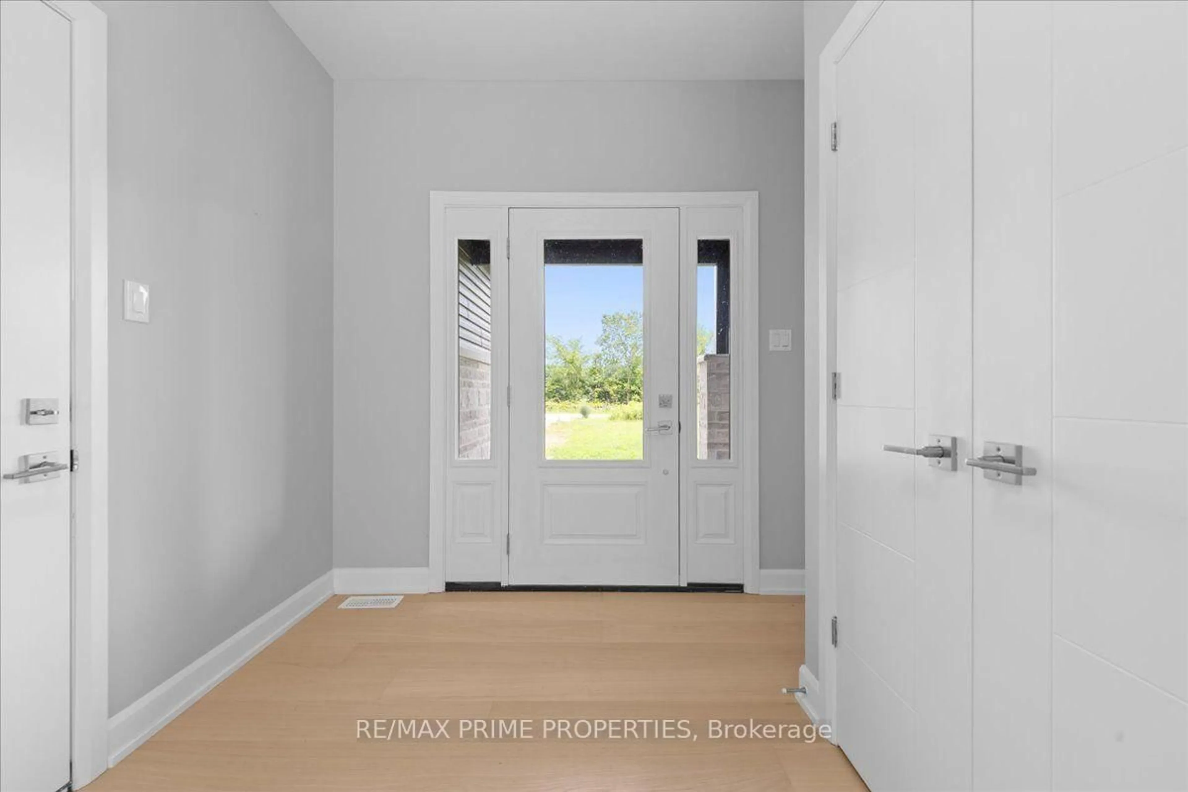 Indoor entryway for 465 Pioneer Rd, Merrickville-Wolford Ontario K0G 1N0
