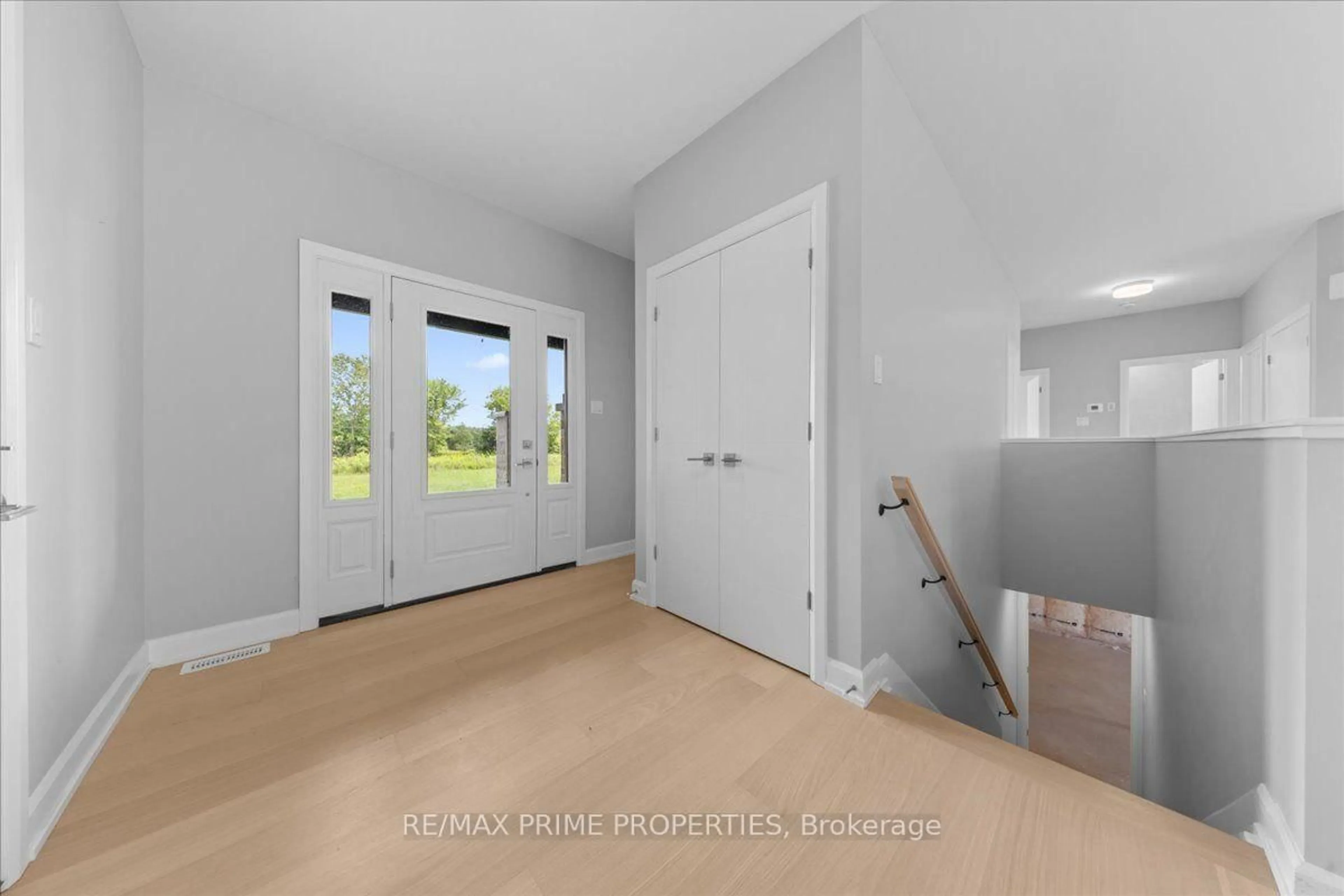 Indoor entryway for 465 Pioneer Rd, Merrickville-Wolford Ontario K0G 1N0