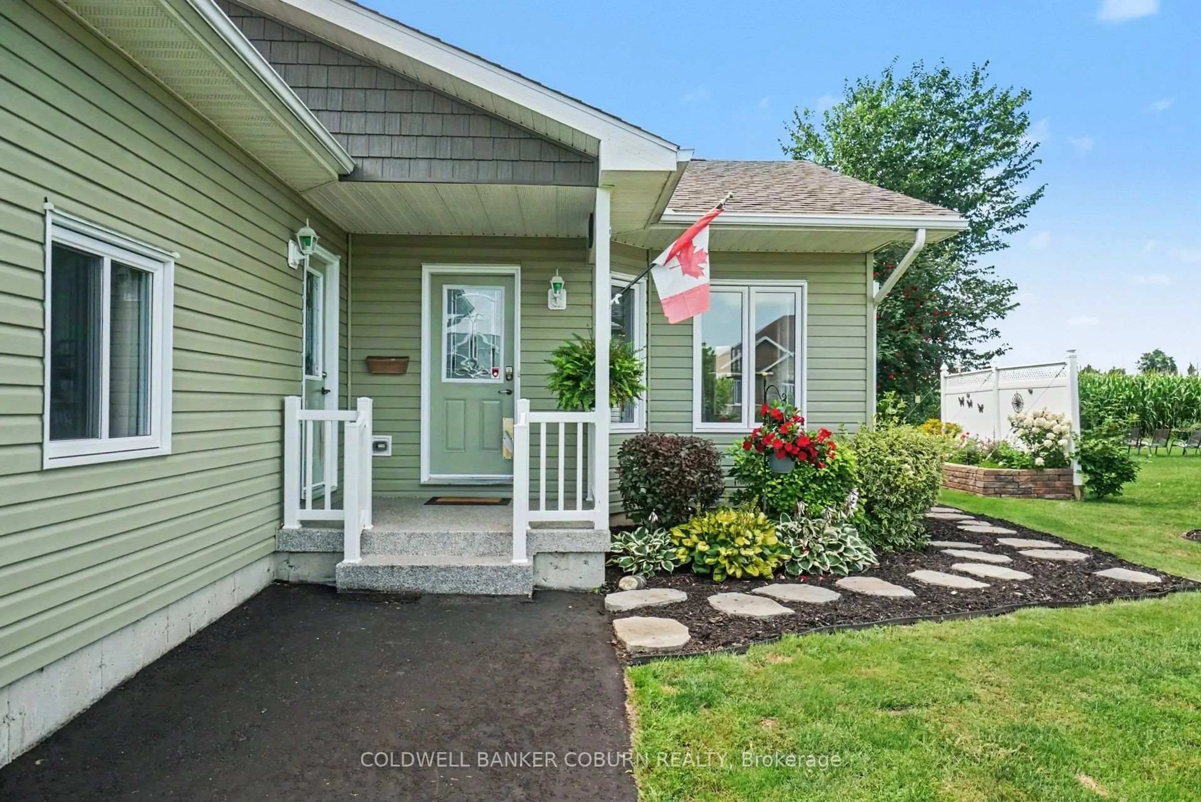 Home with vinyl exterior material, street for 127 Elizabeth Dr, North Dundas Ontario K0C 1H0