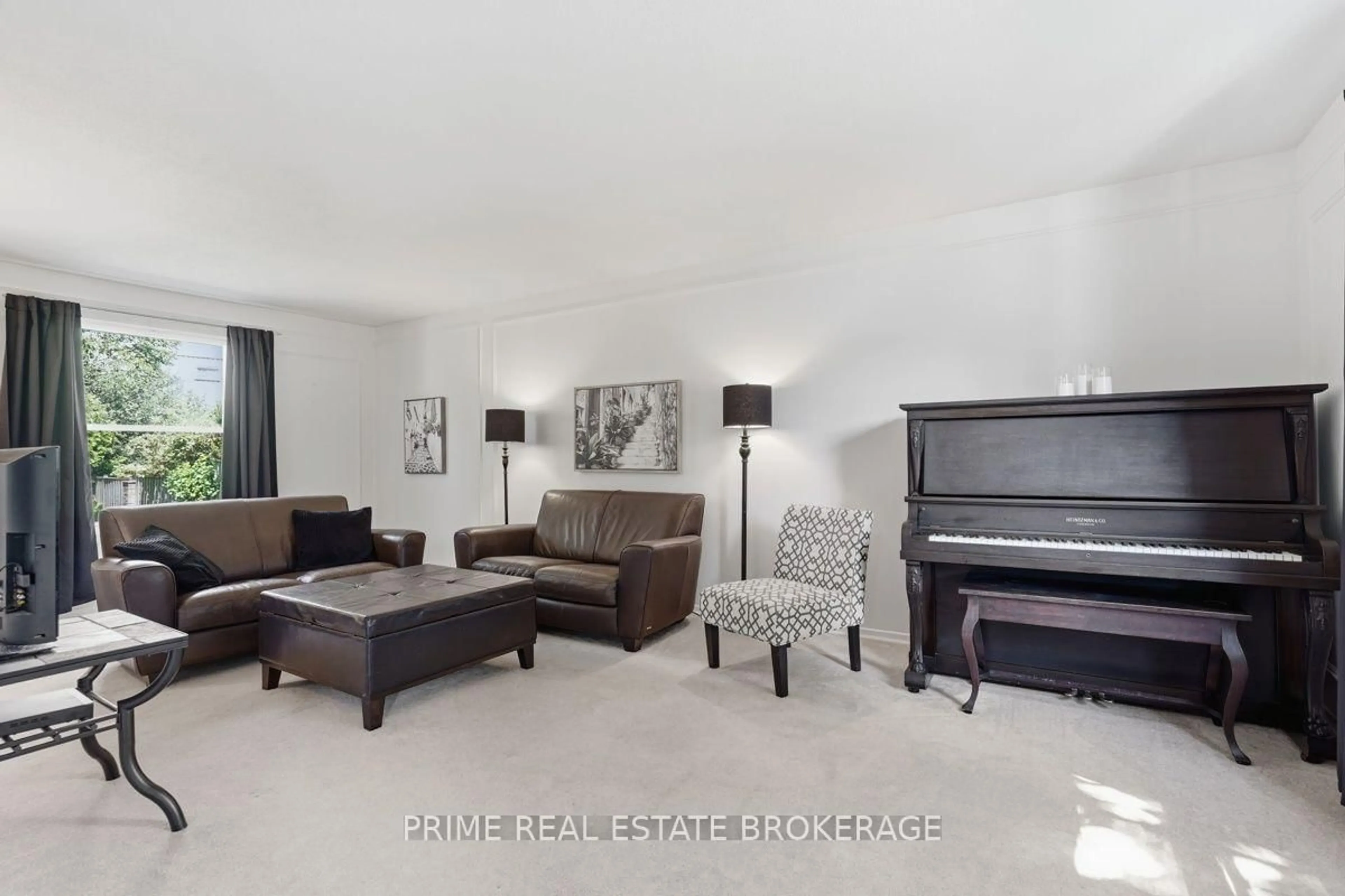 Living room with furniture, unknown for 686 Barclay Rd, London South Ontario N6K 1K5