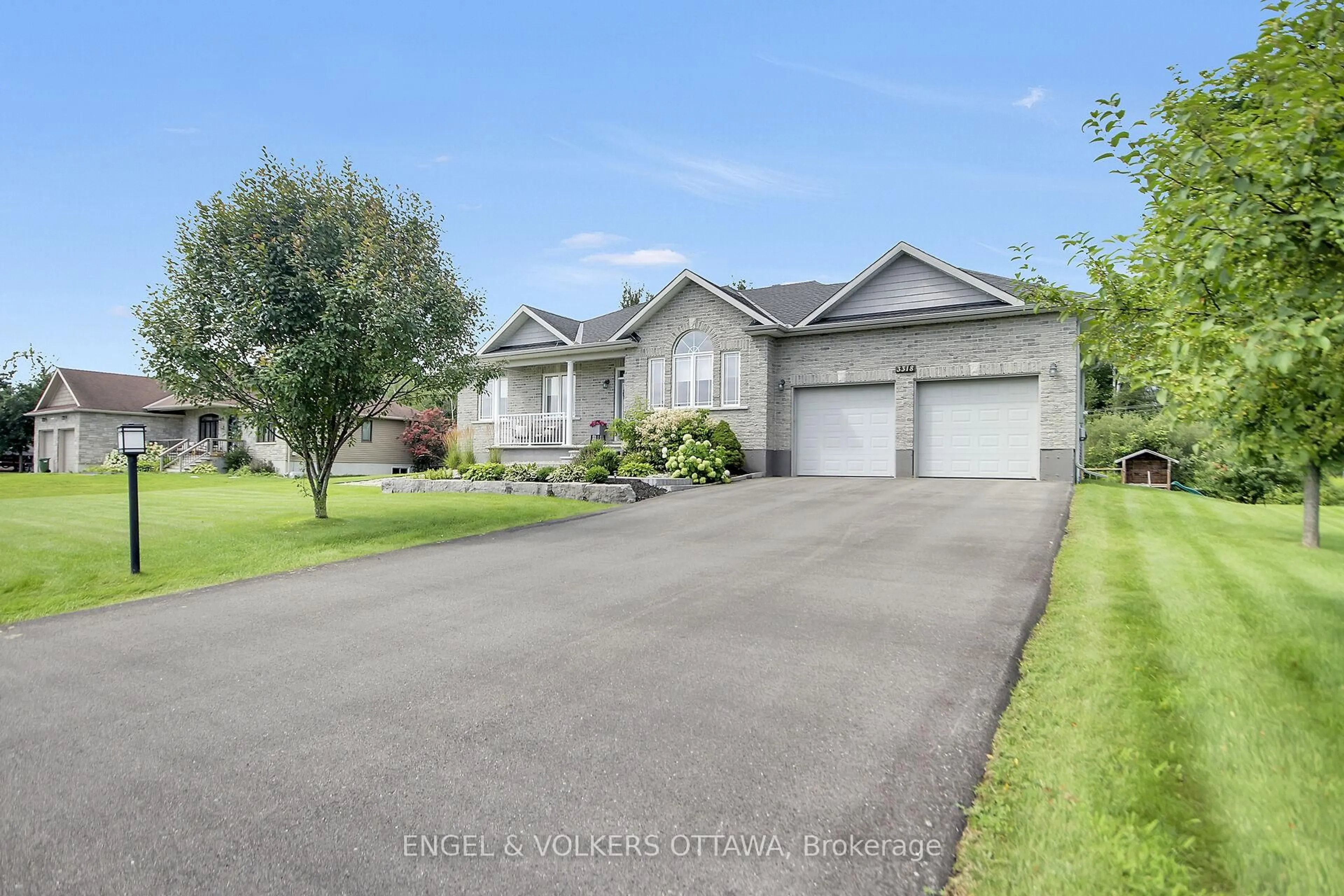 A pic from outside/outdoor area/front of a property/back of a property/a pic from drone, street for 3318 Morningmist Way, Osgoode Ontario K0A 2W0