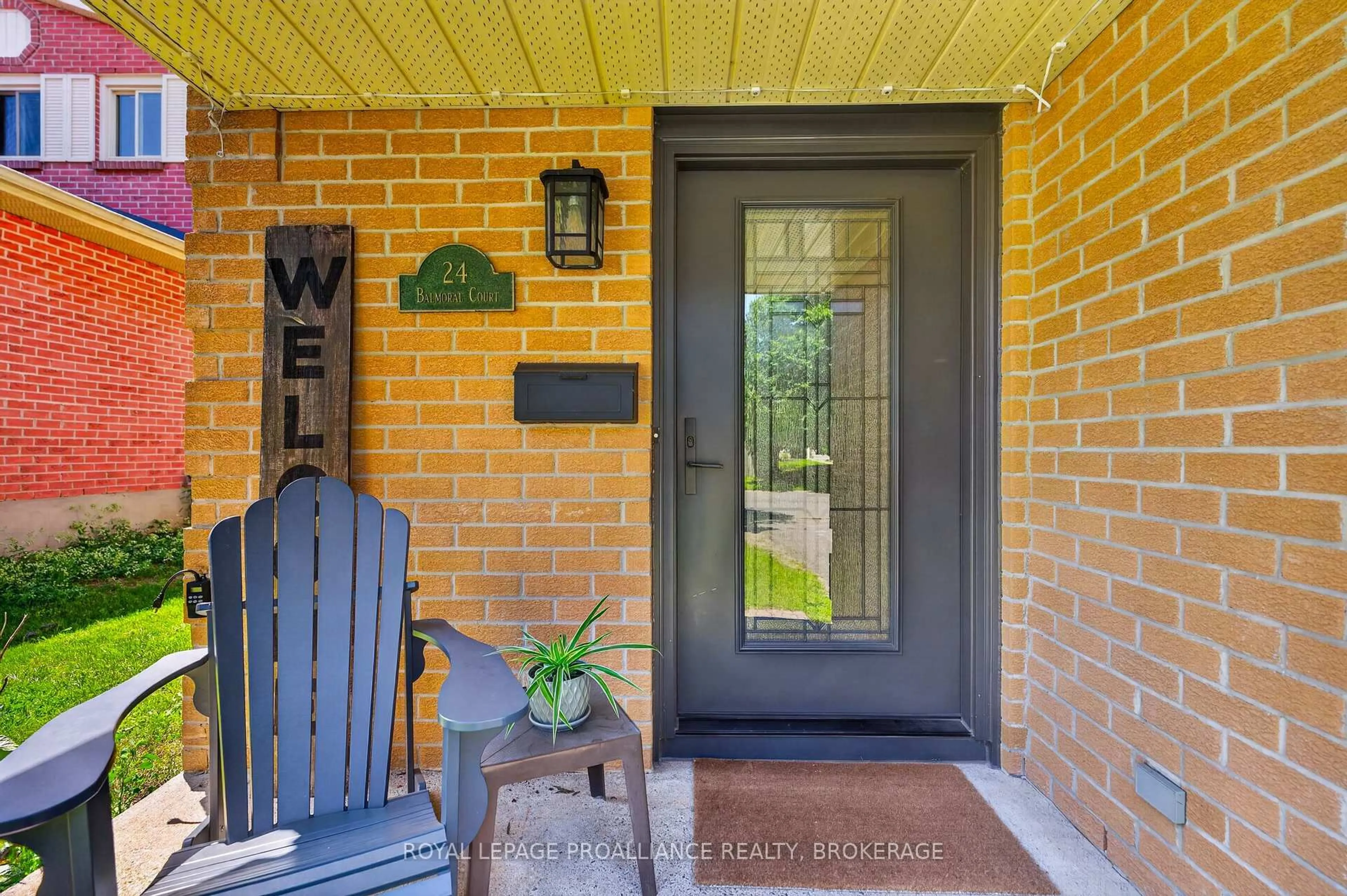 Indoor entryway for 24 Balmoral Crt, Kingston Ontario K7M 7T1