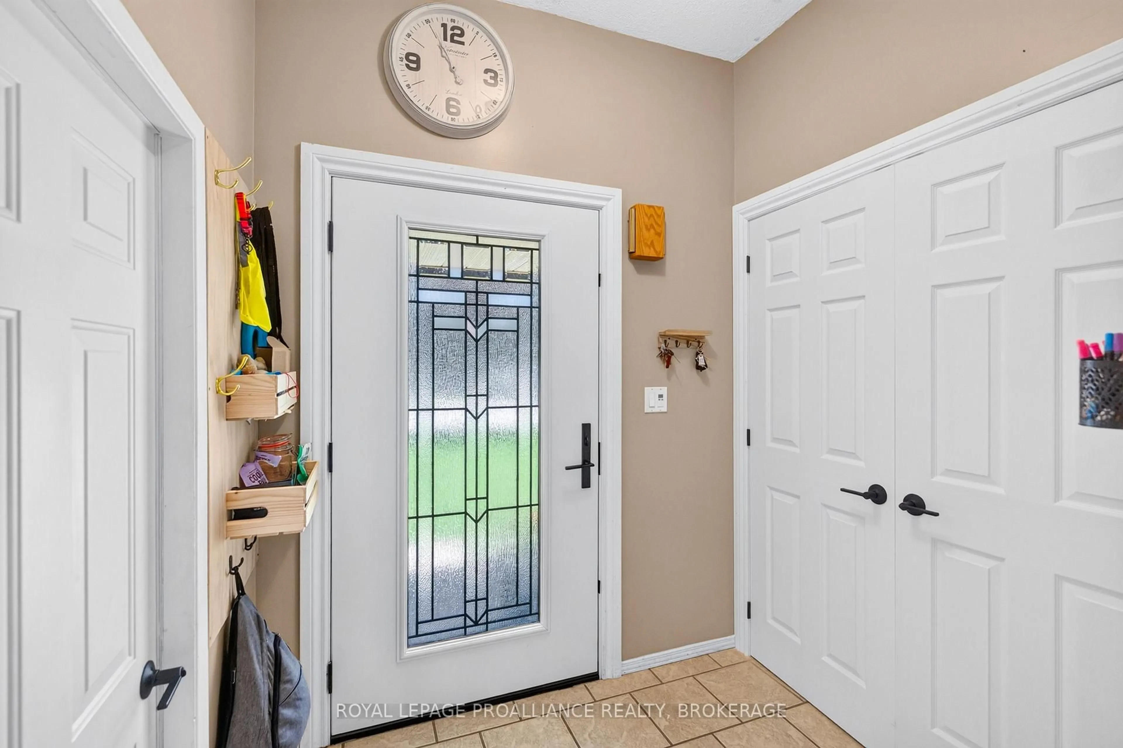 Indoor entryway for 24 Balmoral Crt, Kingston Ontario K7M 7T1