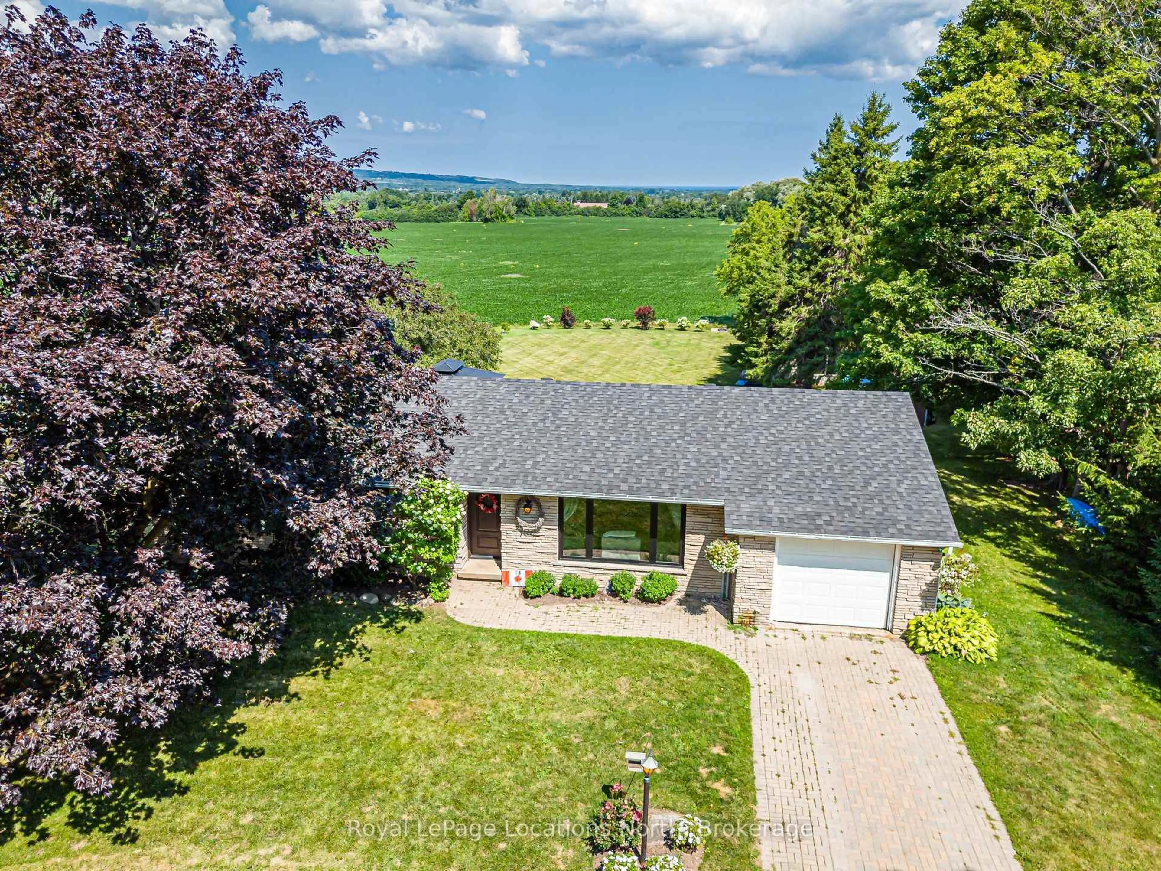 A pic from outside/outdoor area/front of a property/back of a property/a pic from drone, unknown for 728099 21 Sdrd, Blue Mountains Ontario N0H 1J0