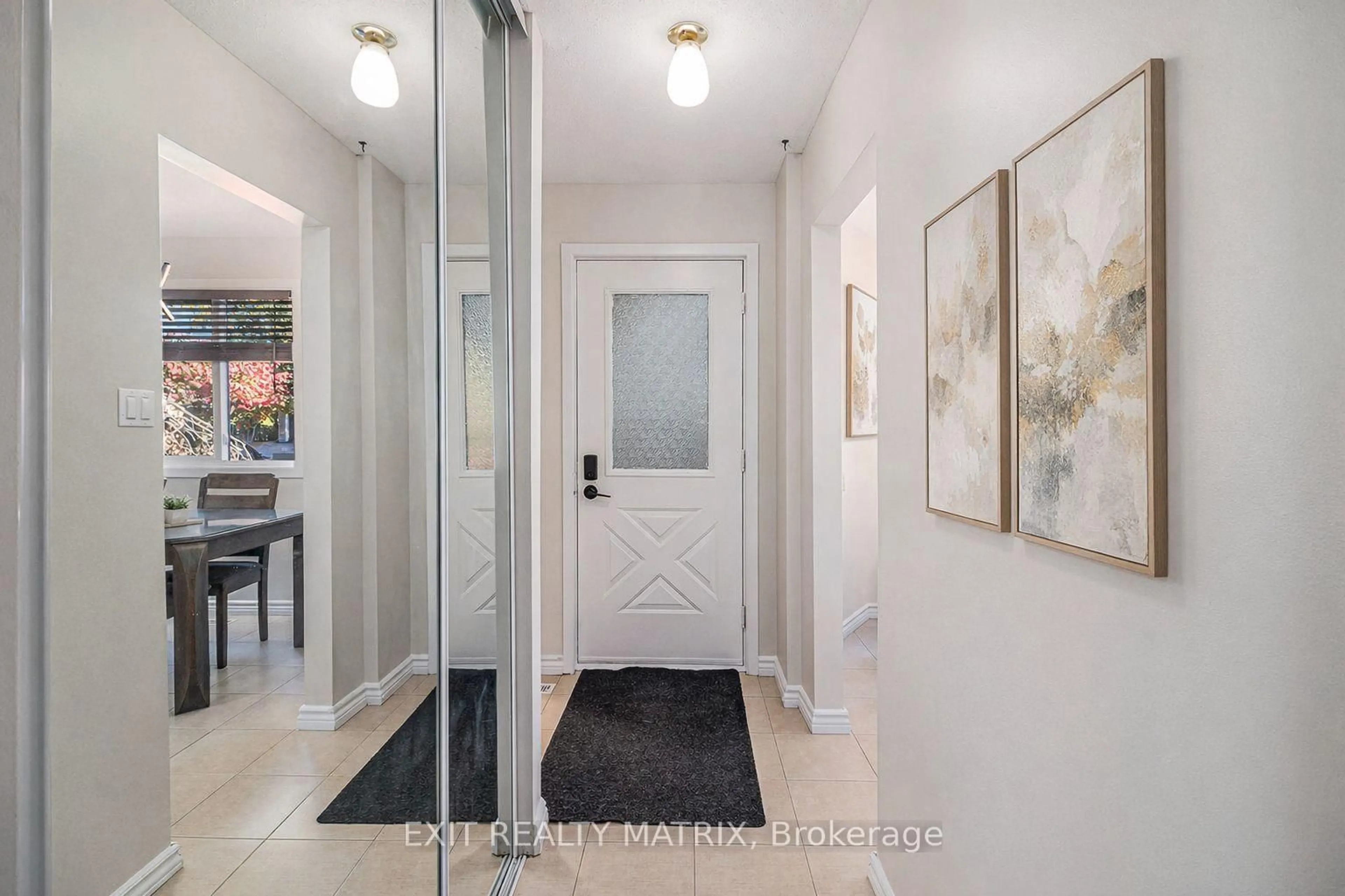 Indoor entryway for 1432 Deavy Way, Ottawa Ontario K1E 2W8