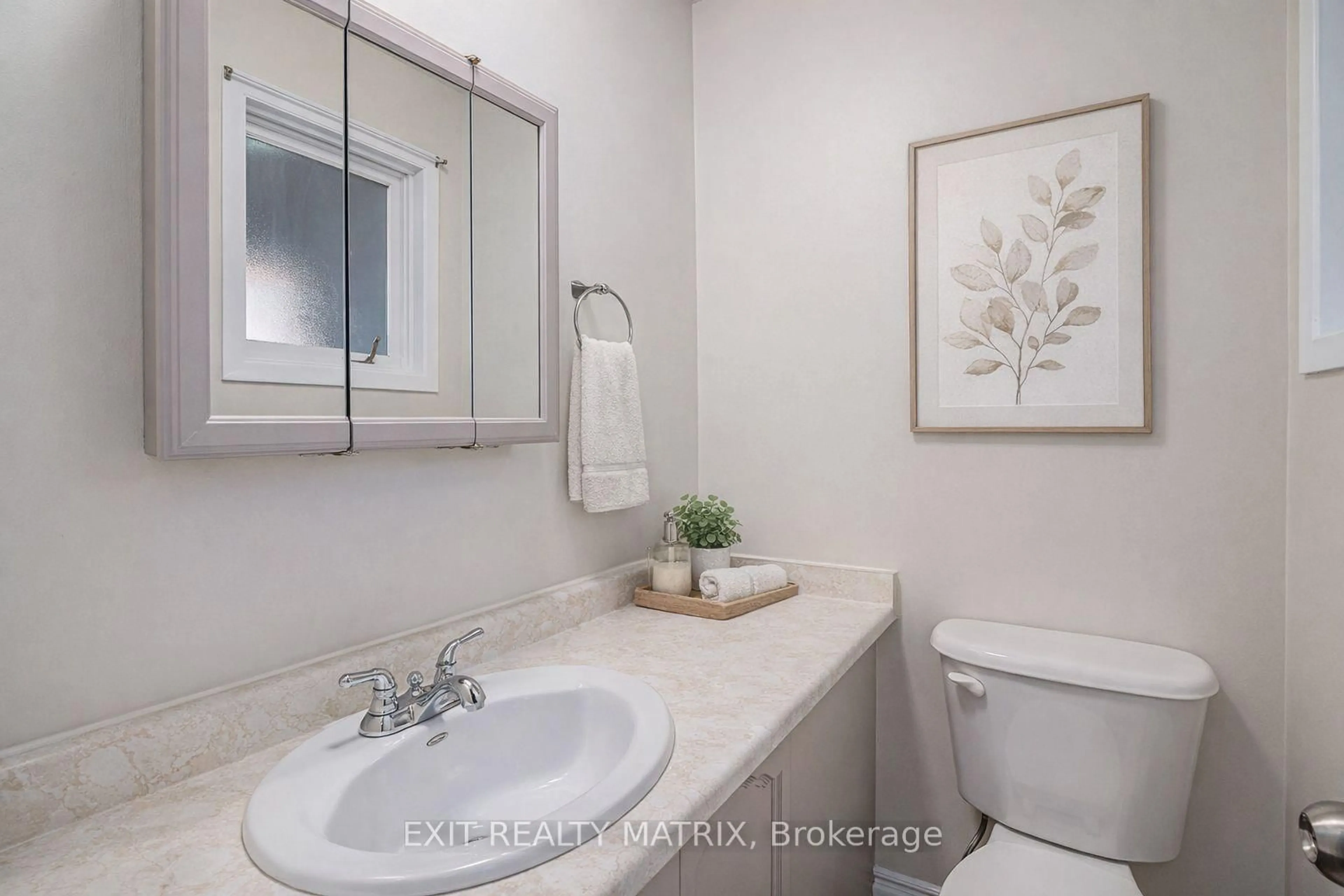 Standard bathroom, ceramic/tile floor for 1432 Deavy Way, Ottawa Ontario K1E 2W8