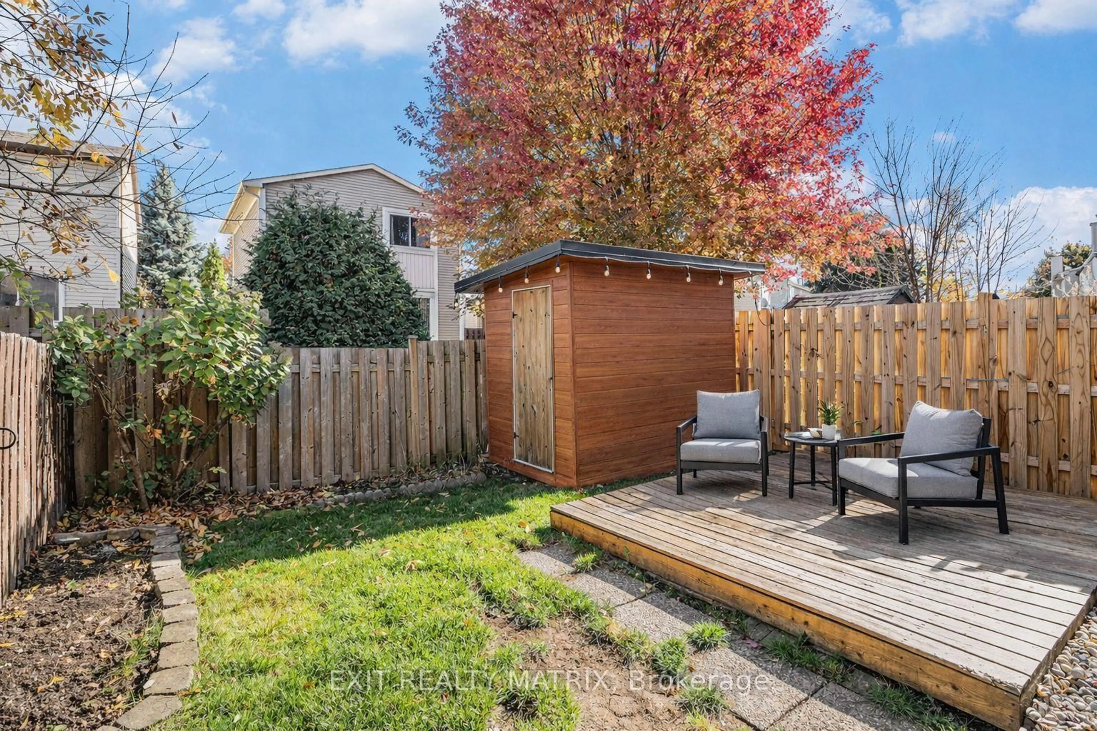 Patio, street for 1432 Deavy Way, Ottawa Ontario K1E 2W8